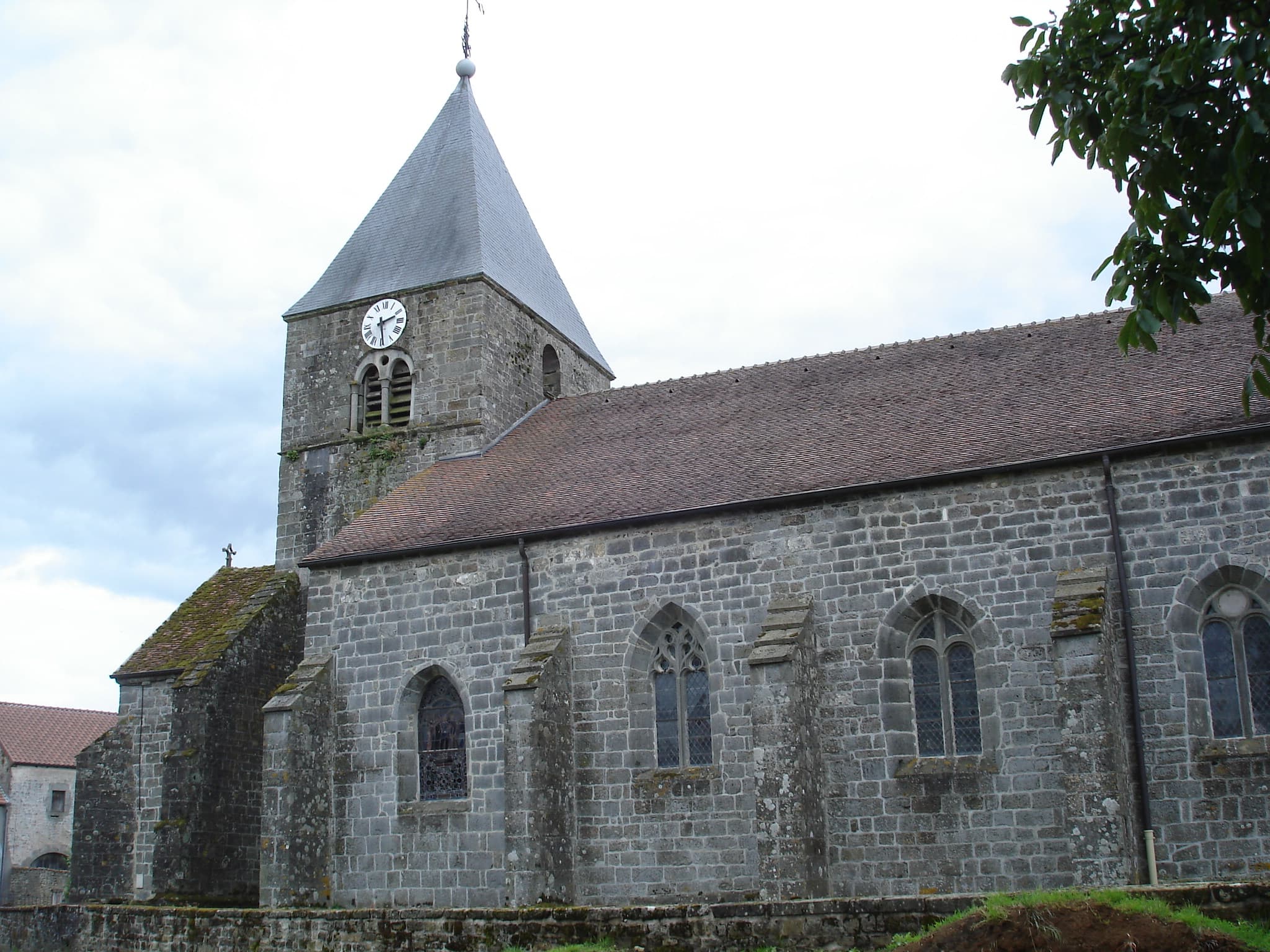 Église Saint-Symphorien de Pouilly-en-Bassigny