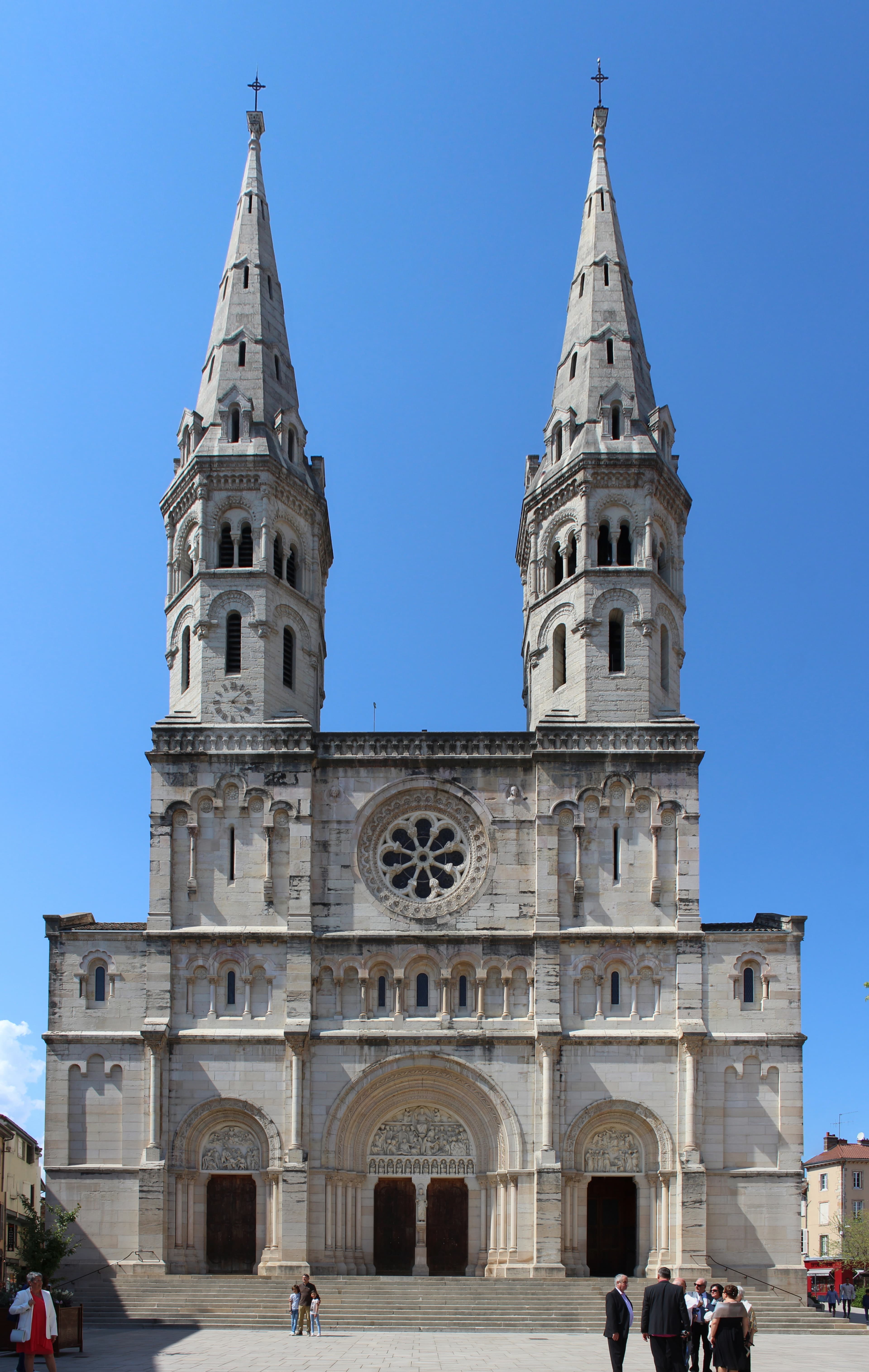 Église Saint-Pierre de Mâcon