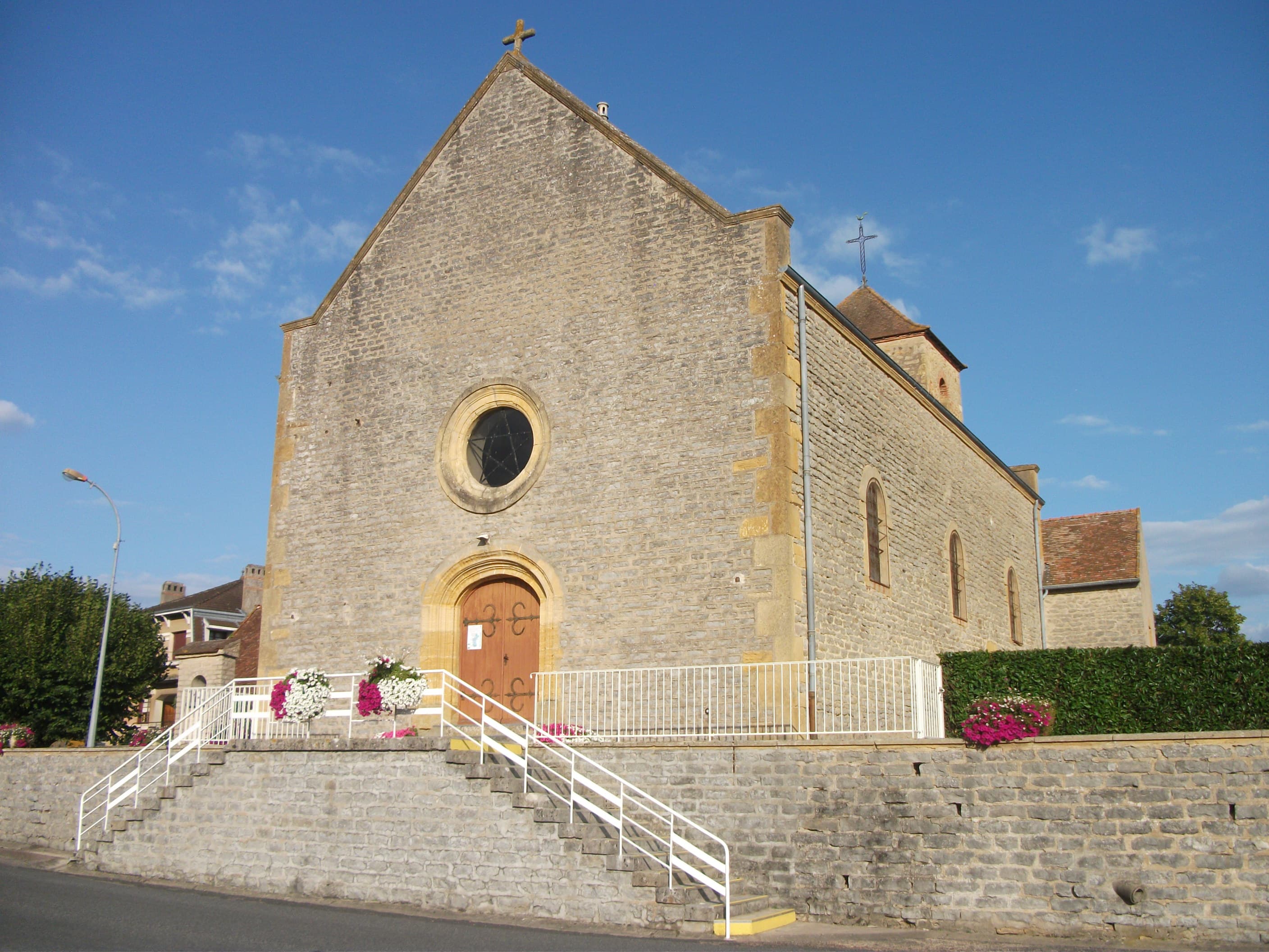 église Saint-Pierre de Luneau