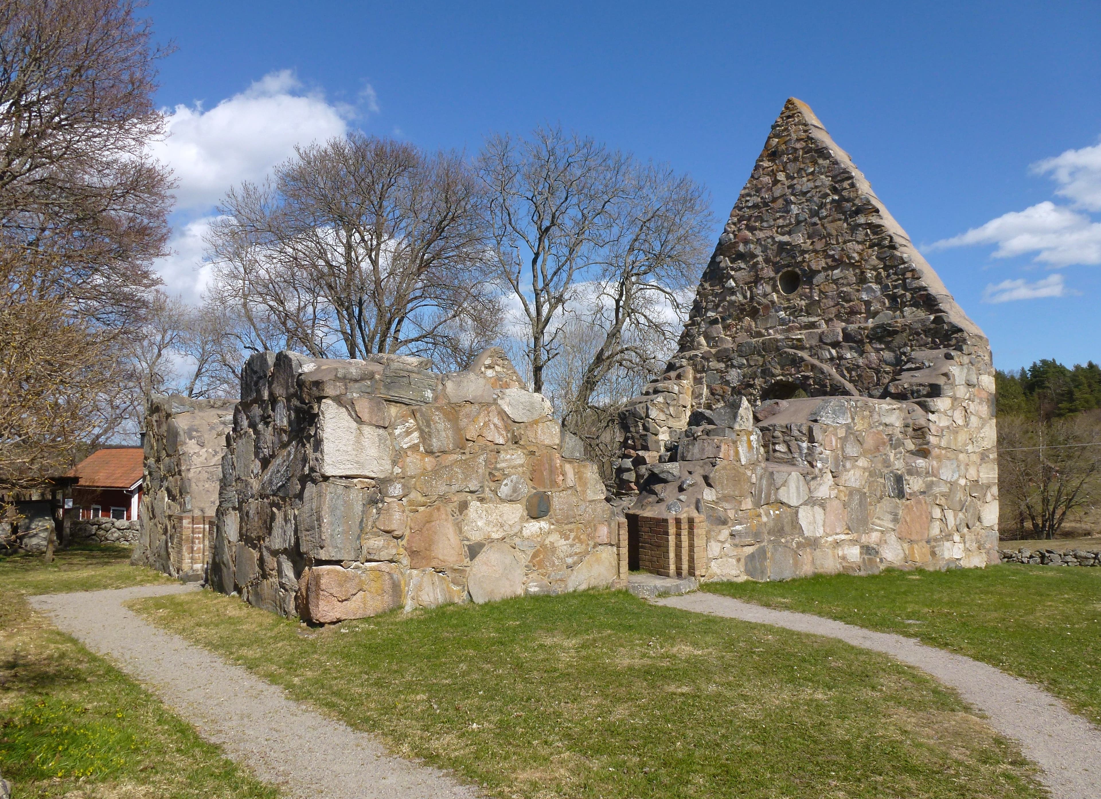 Össeby kyrkoruin