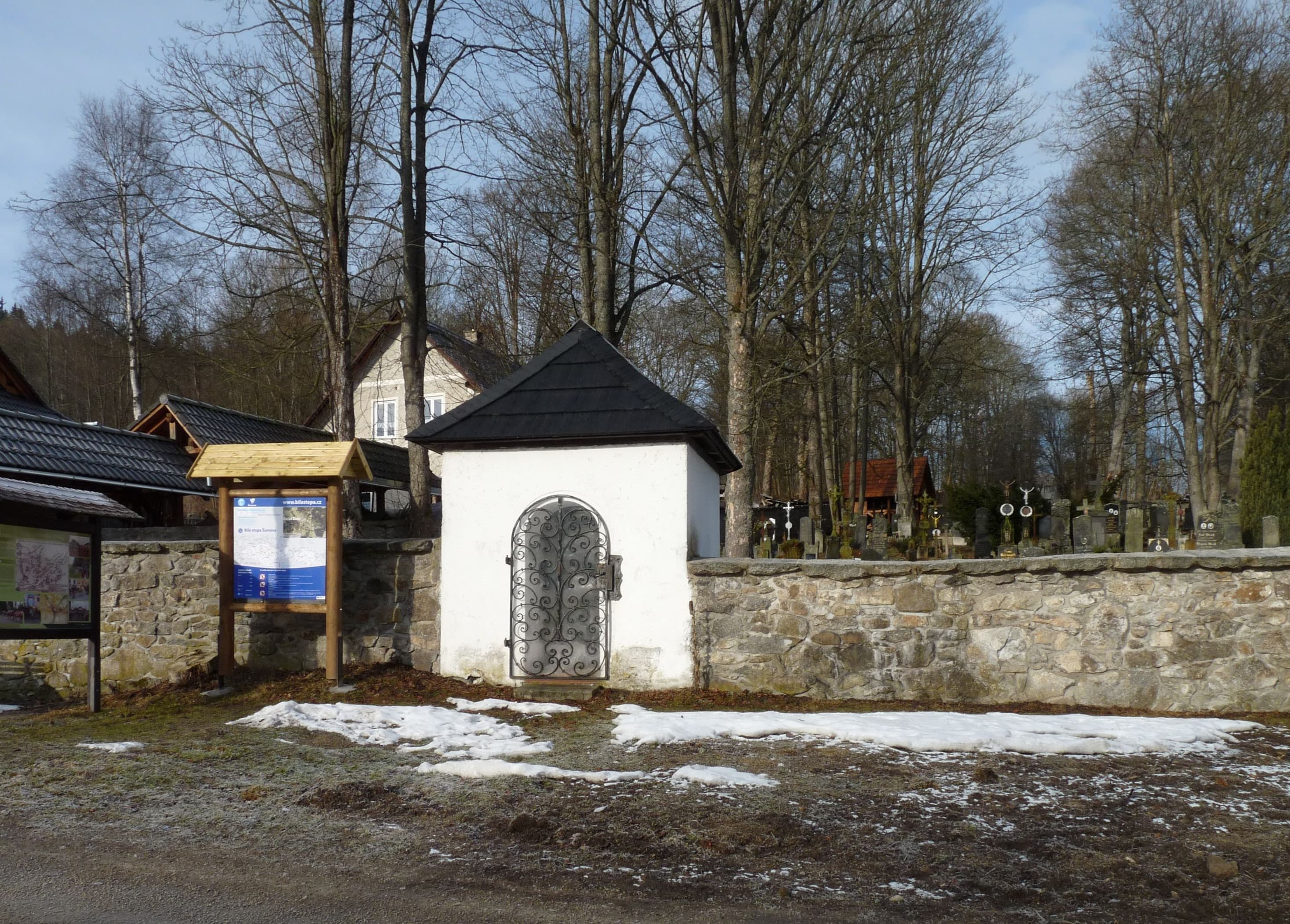 chapel in České Želby cemetery