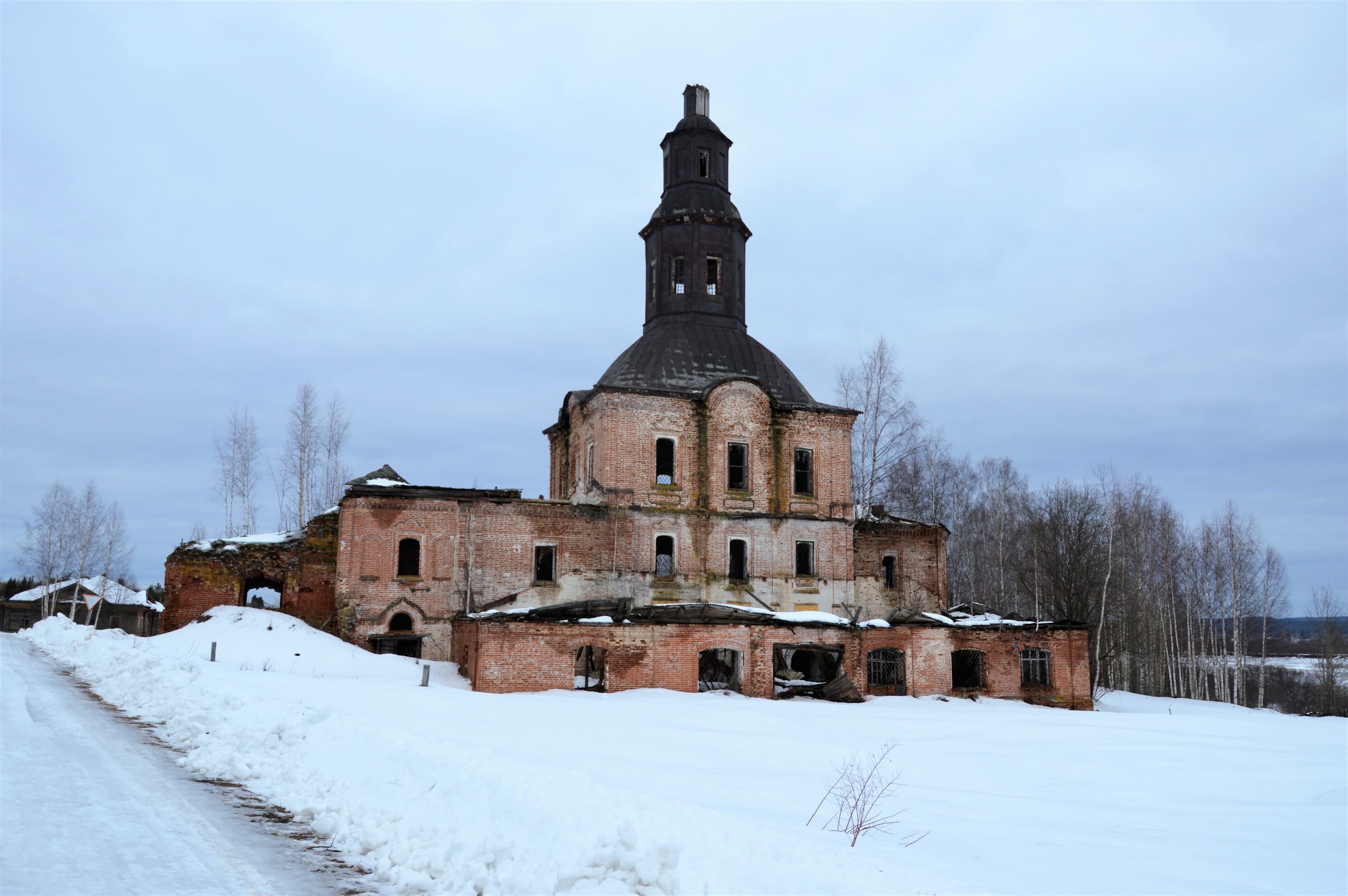 Holy Trinity church, Sholga