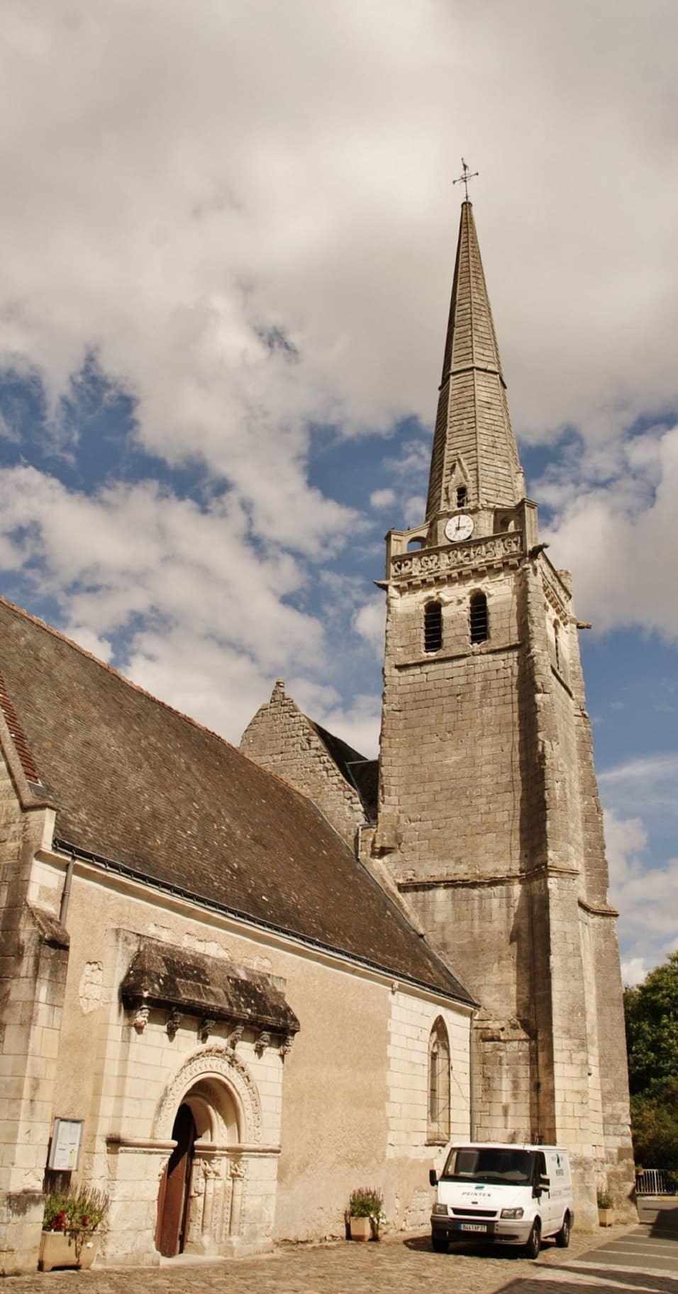 Église Saint-Perpet de Neuil