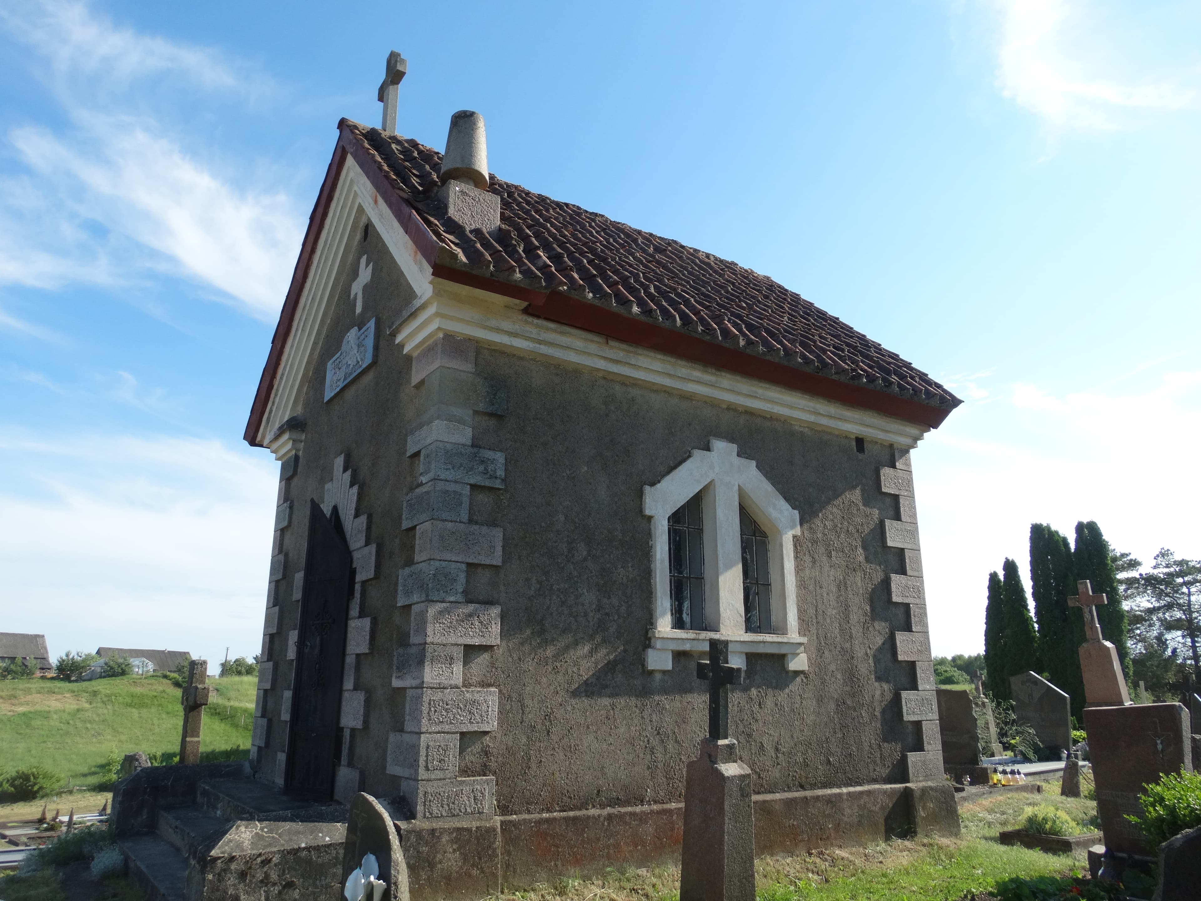 Paliepiai cemetery chapel