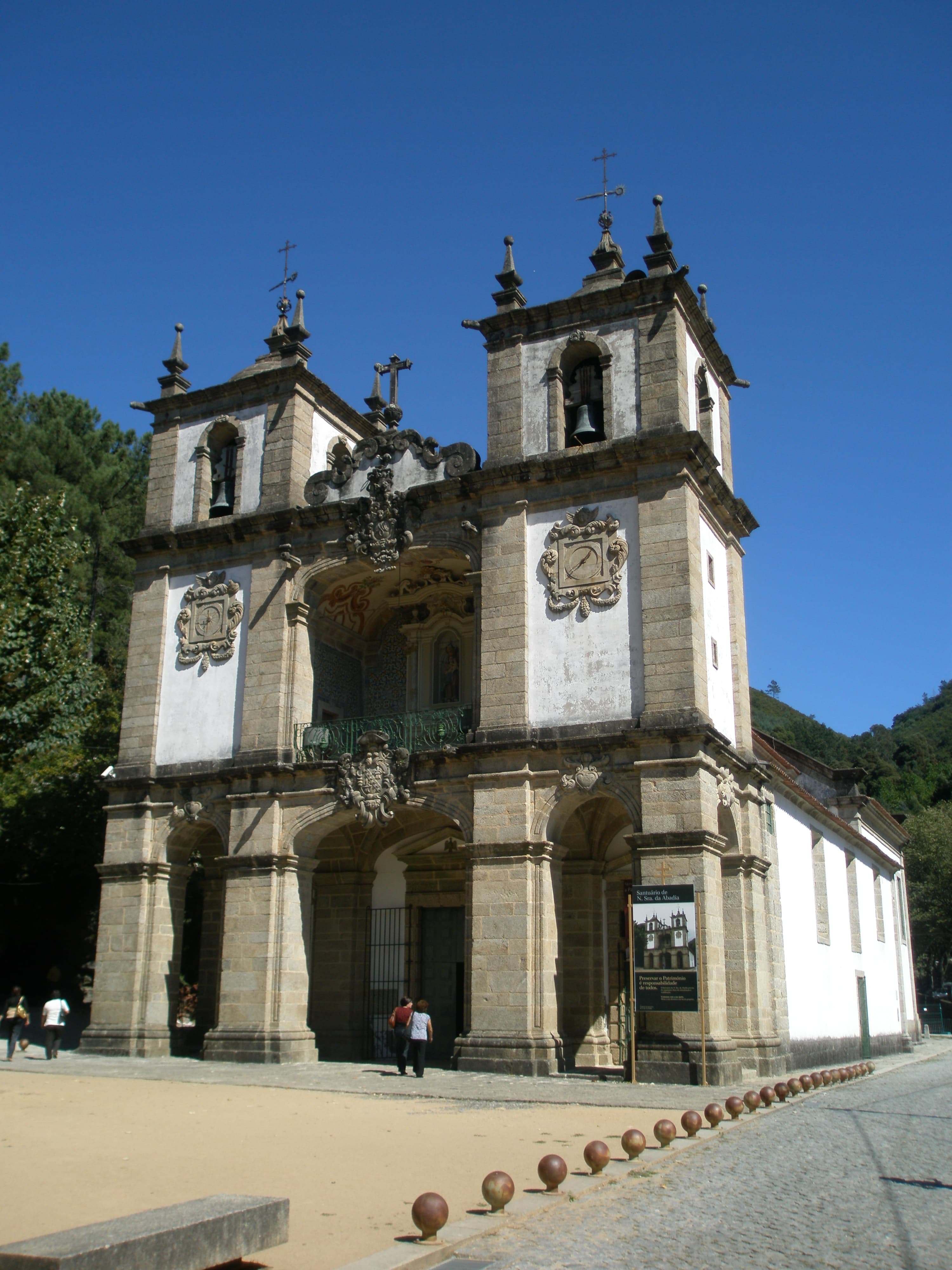 Santuário de Nossa Senhora da Abadia, incluindo o património integrado