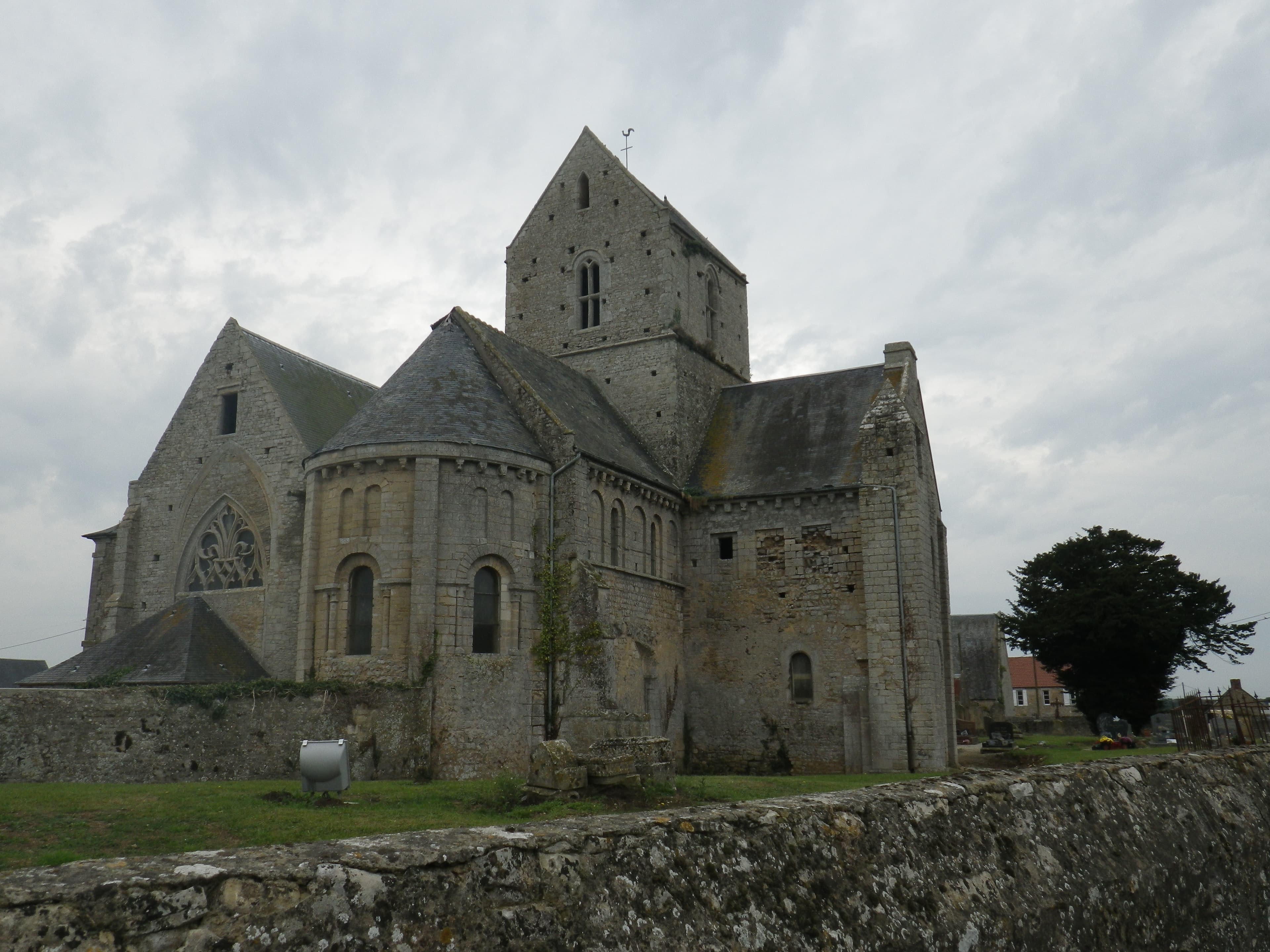 Abbatiale des Deux-Jumeaux