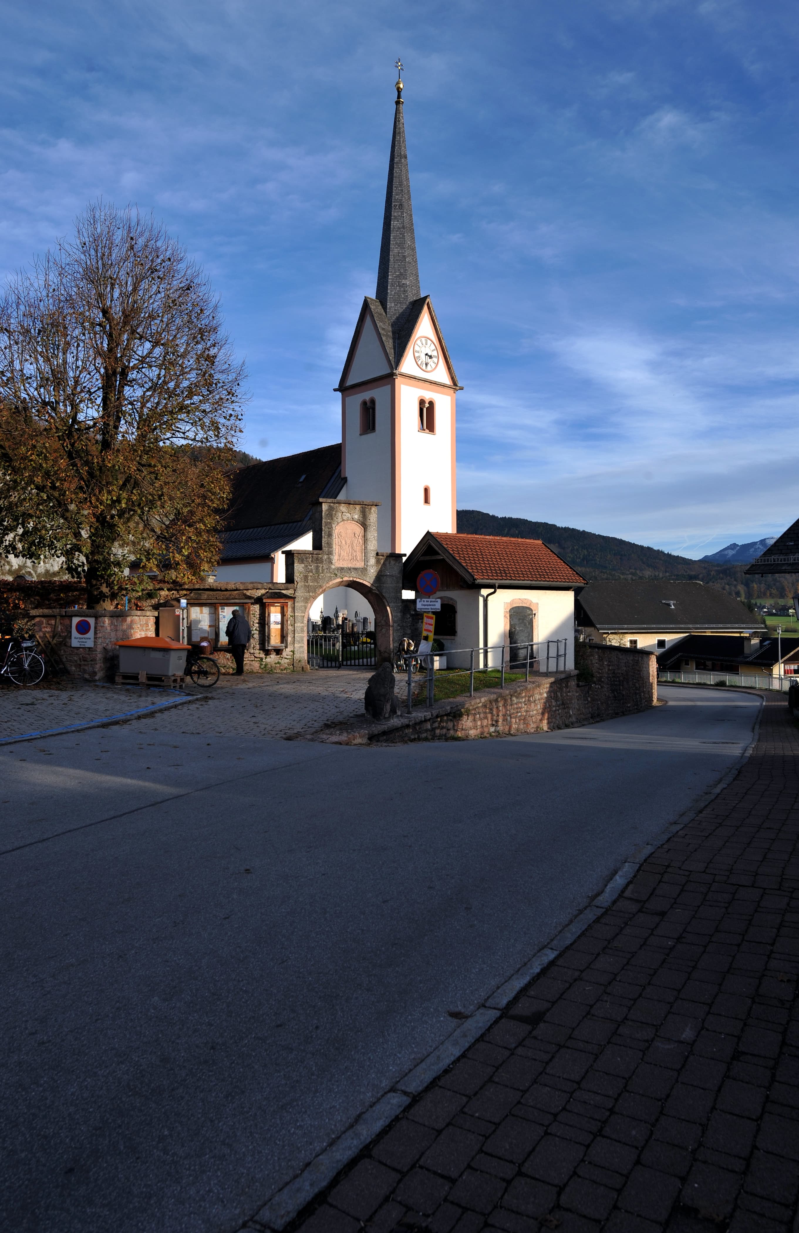 Parish church Sts. Stephen and Laurentius (Adnet)