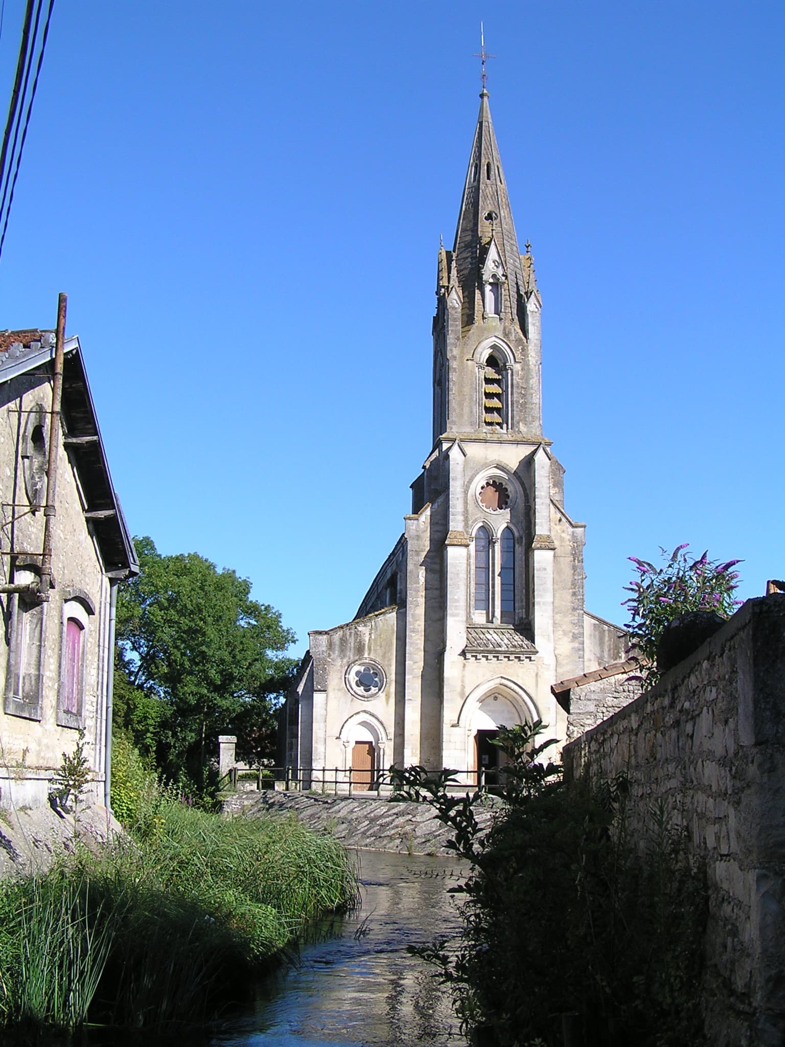 église Saint-Pierre d'Aigre
