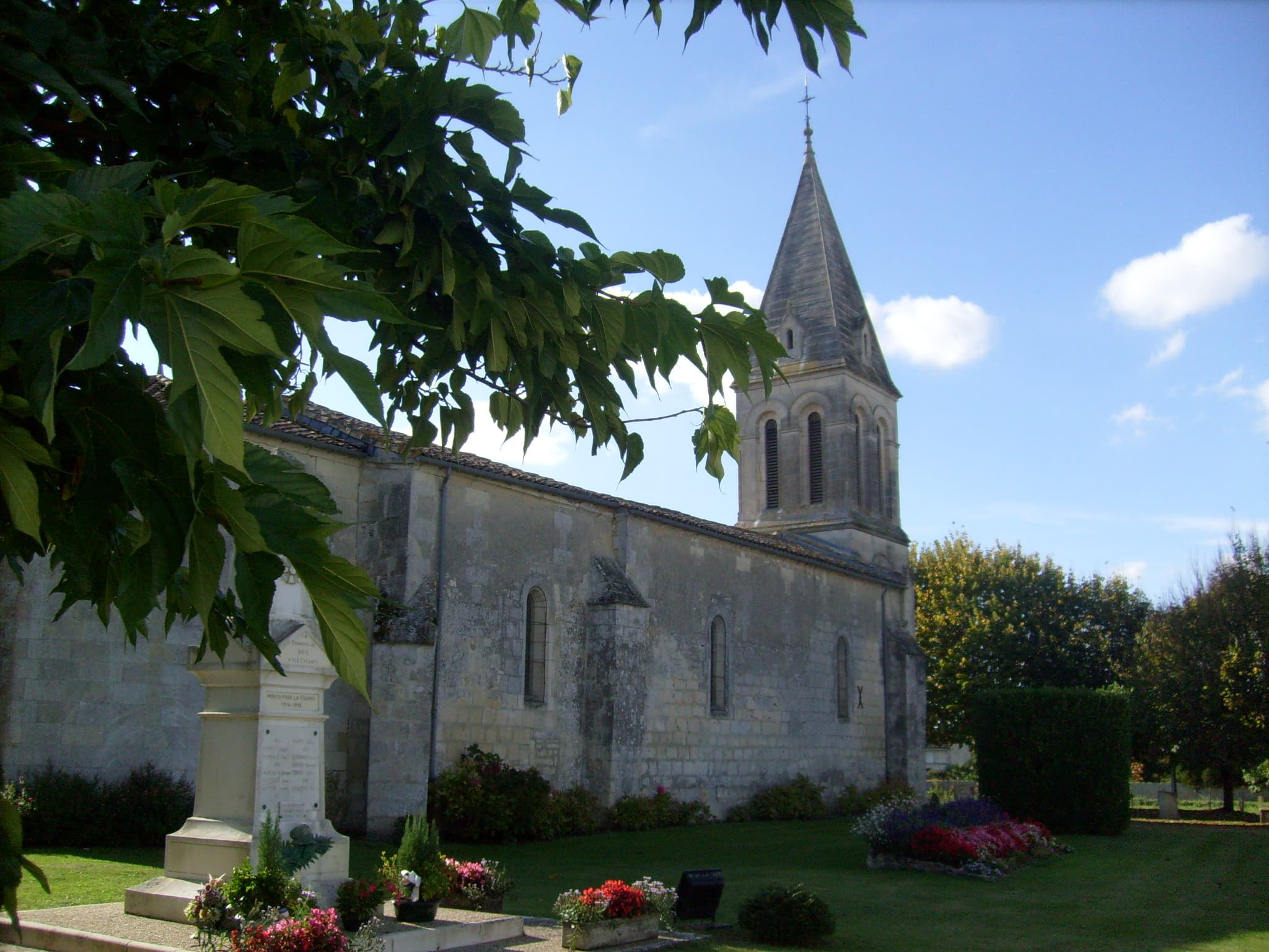 Église Saint-Pierre de Brie-sous-Mortagne