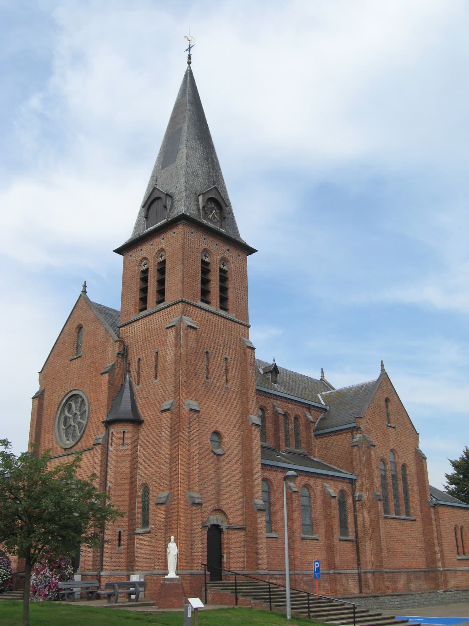 Sint-Hubertuskerk, Hulsen-Balen