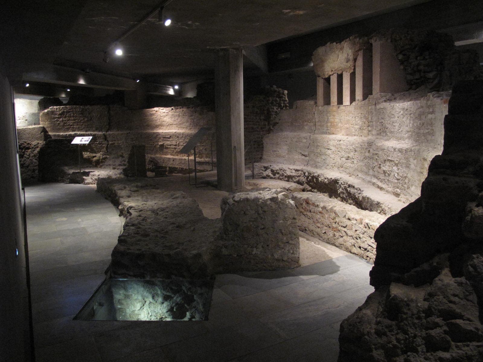Basilica di Santa Tecla