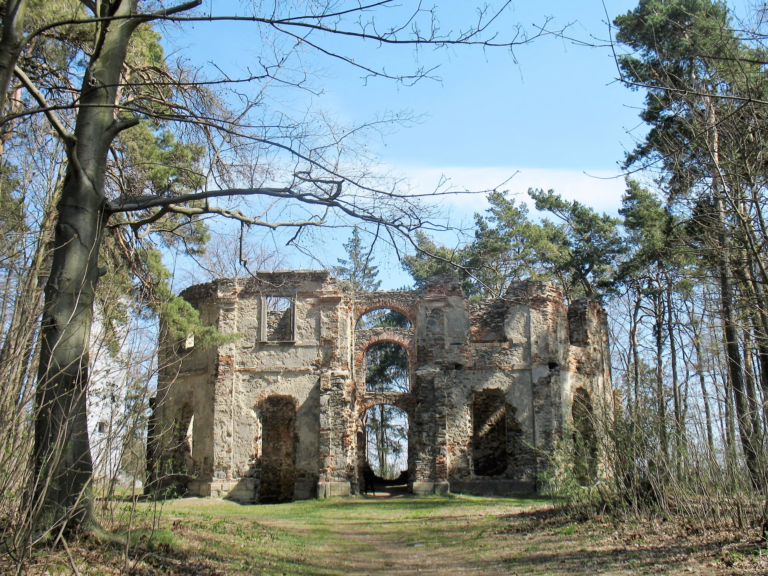 Luftschloss Belveder with the Chapel of St. John the Baptist