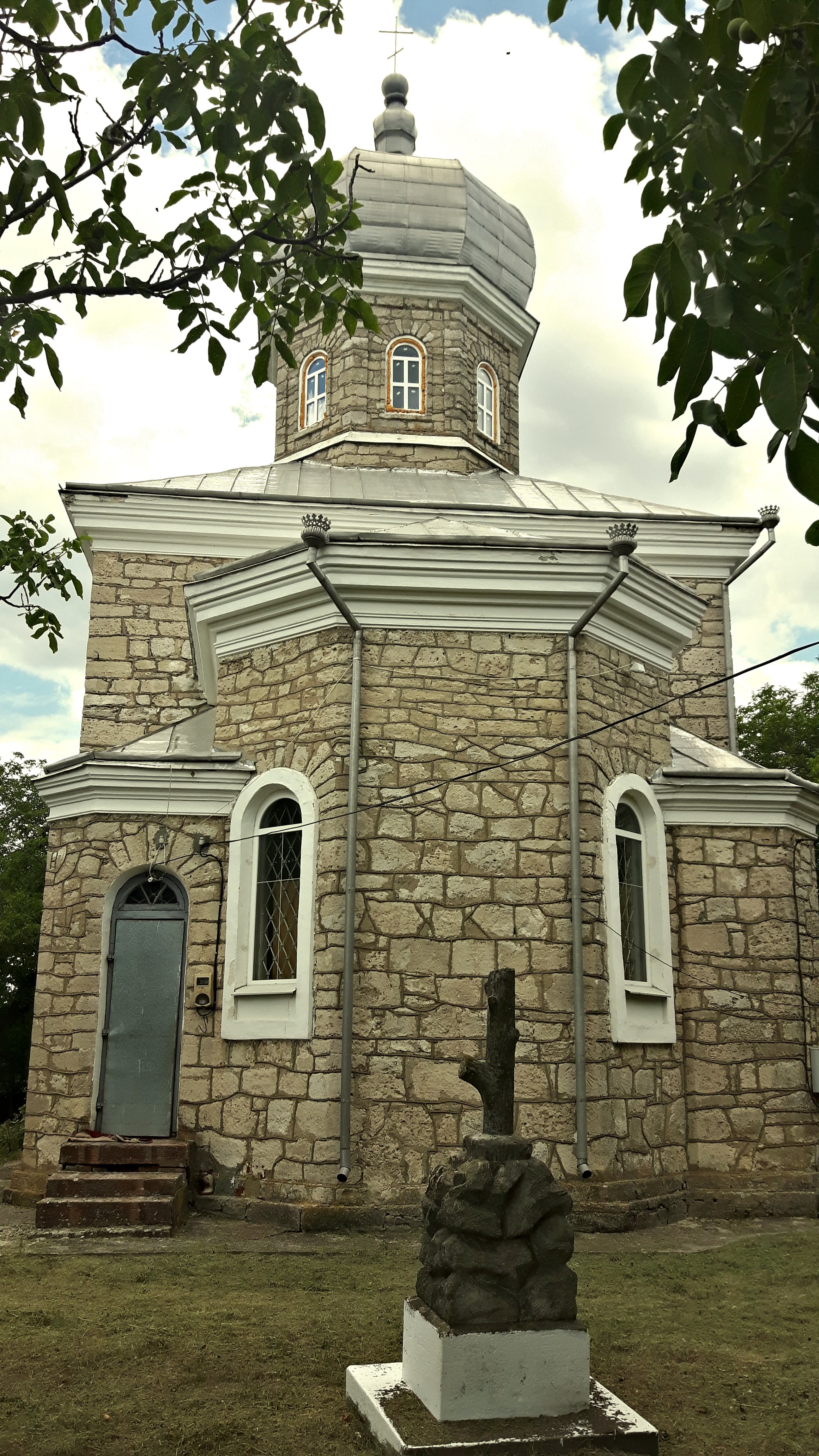 Holy Trinity church in Rudi, Soroca