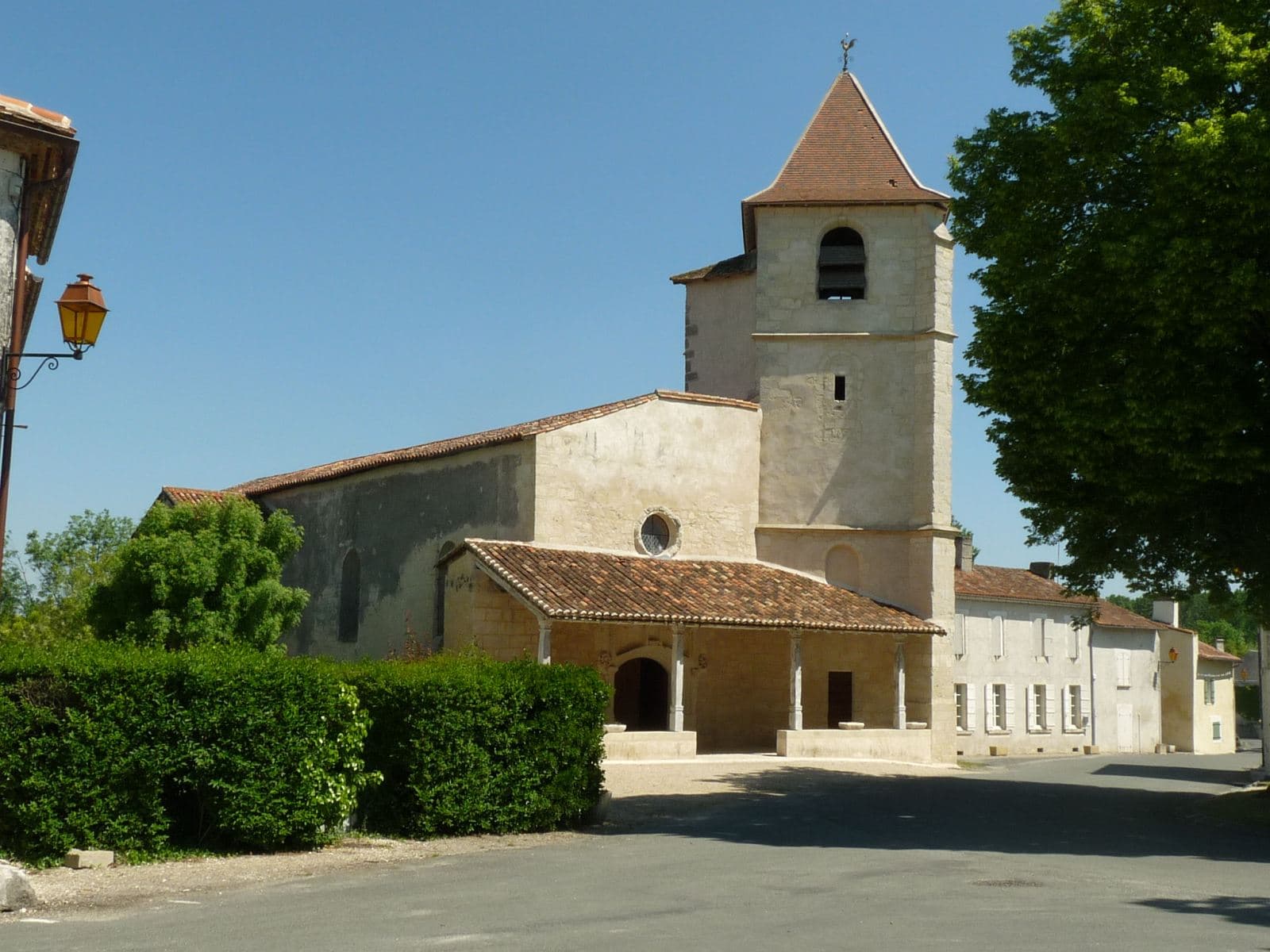 Église Saint-Pierre-et-Sainte-Radegonde de Bonnes