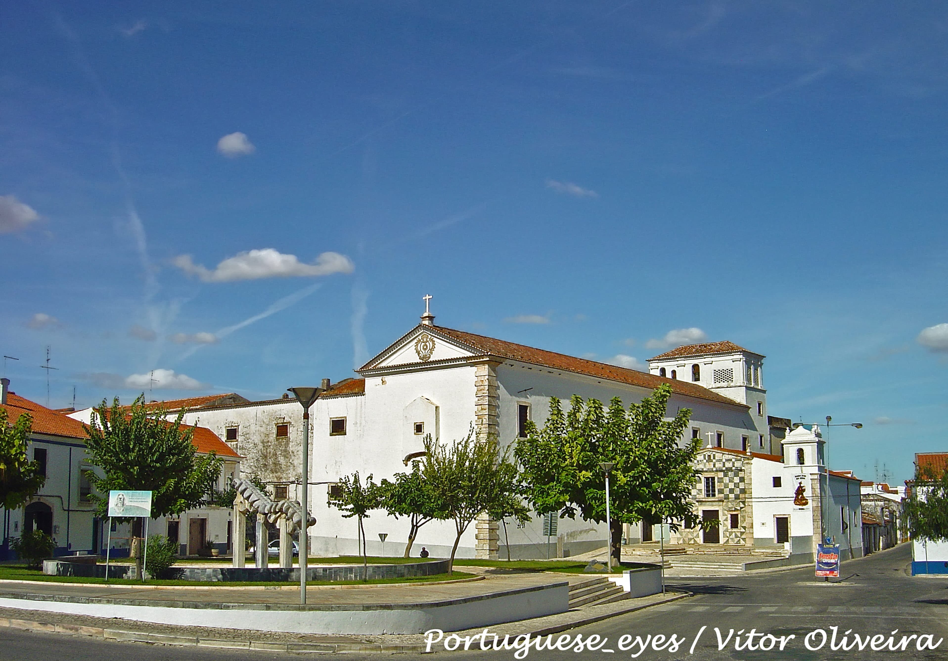 Igreja das Servas, torre e claustro