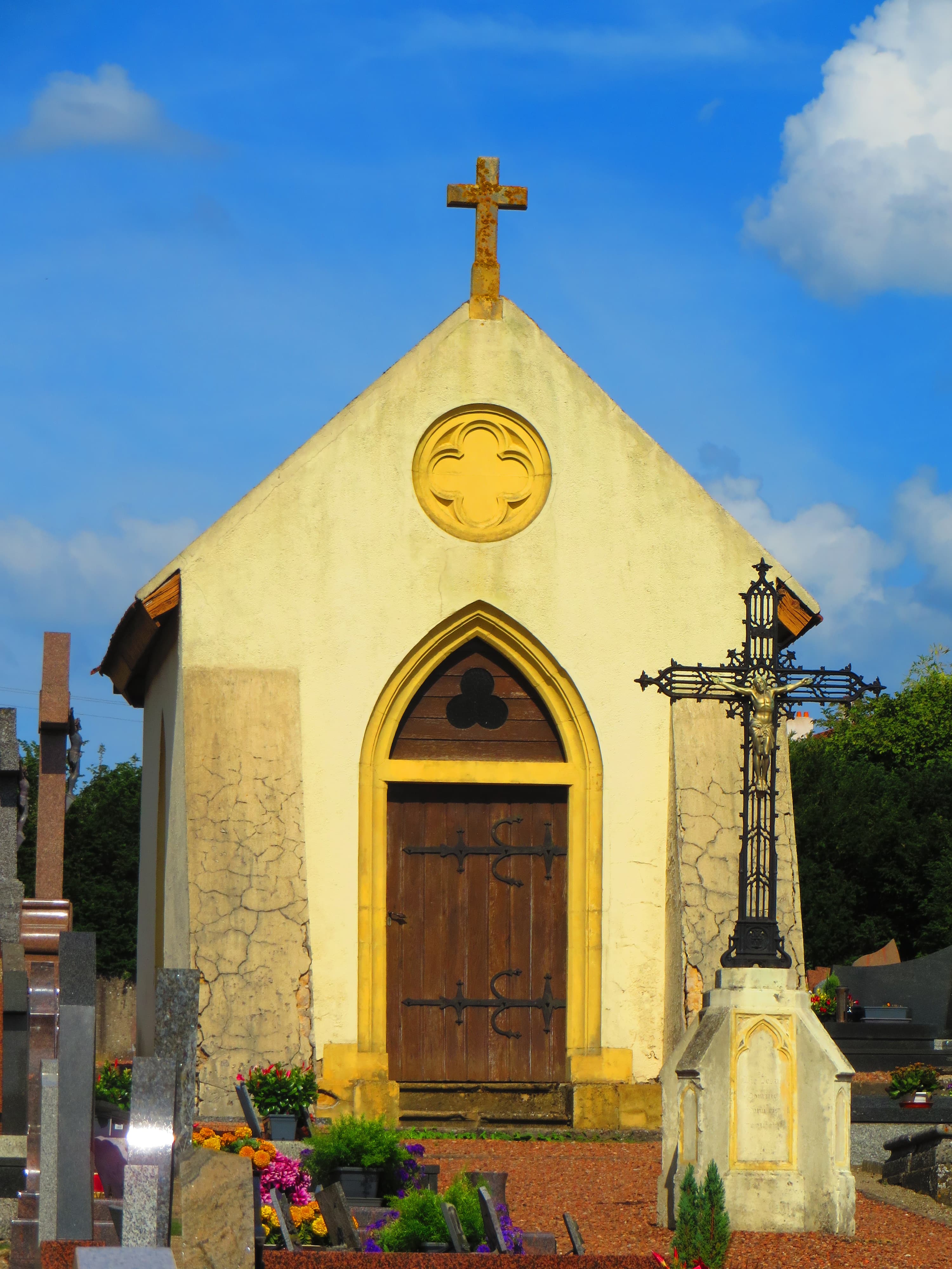 Chapelle du cimetière de Bousse