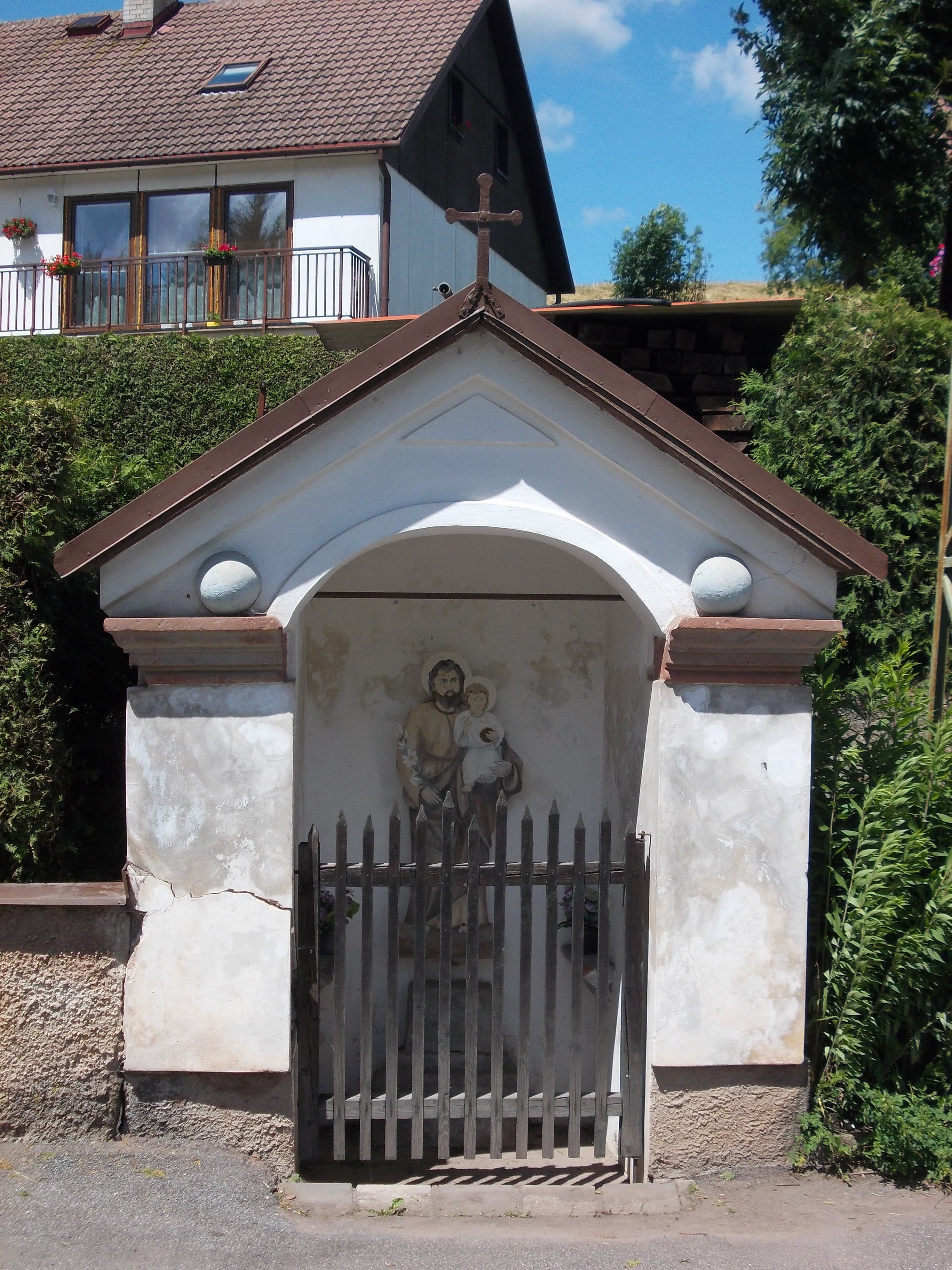Chapel-shrine in Bukovina u Čisté