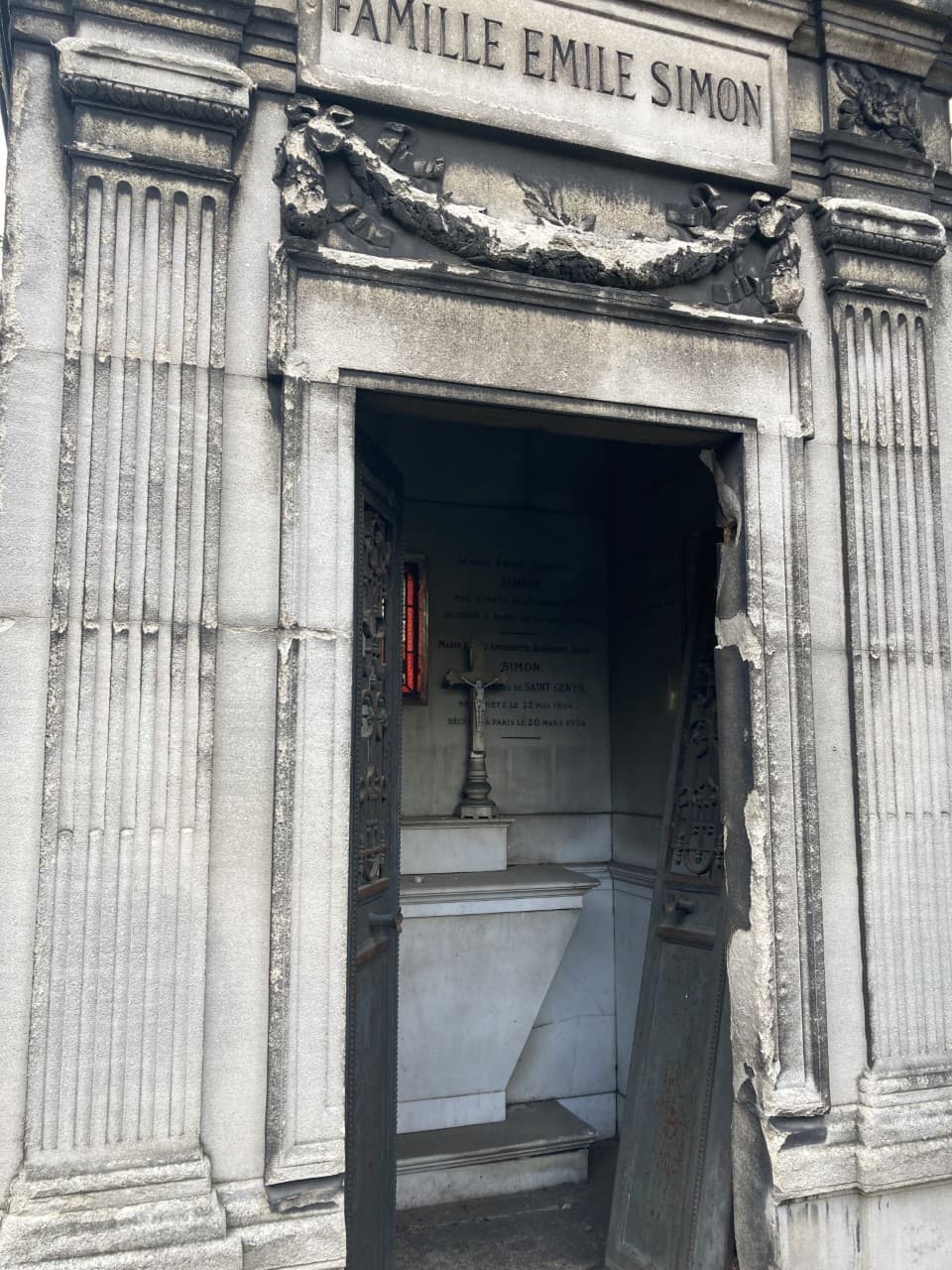 Grave of Simon