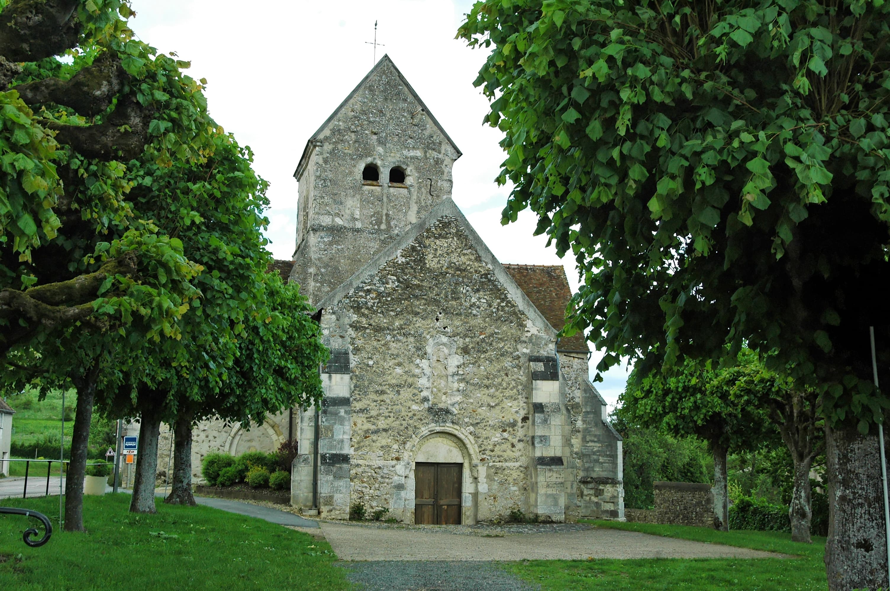 Église Saint-Caprais de Chartèves
