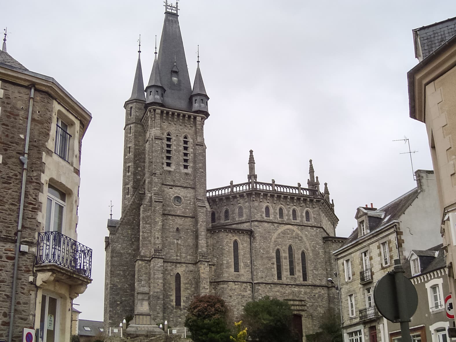 Église Saint-Pierre de Châteaubourg (Ille-et-Vilaine)
