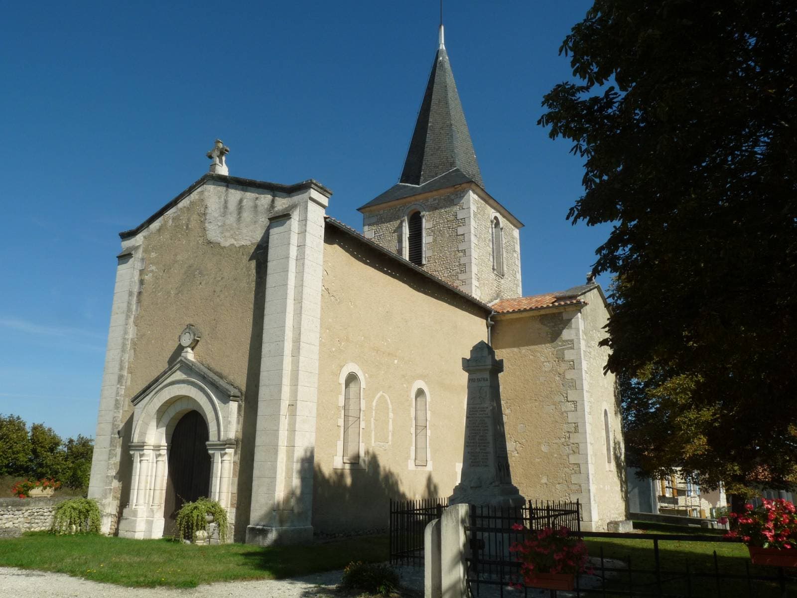 église Saint-Pierre de Châtignac
