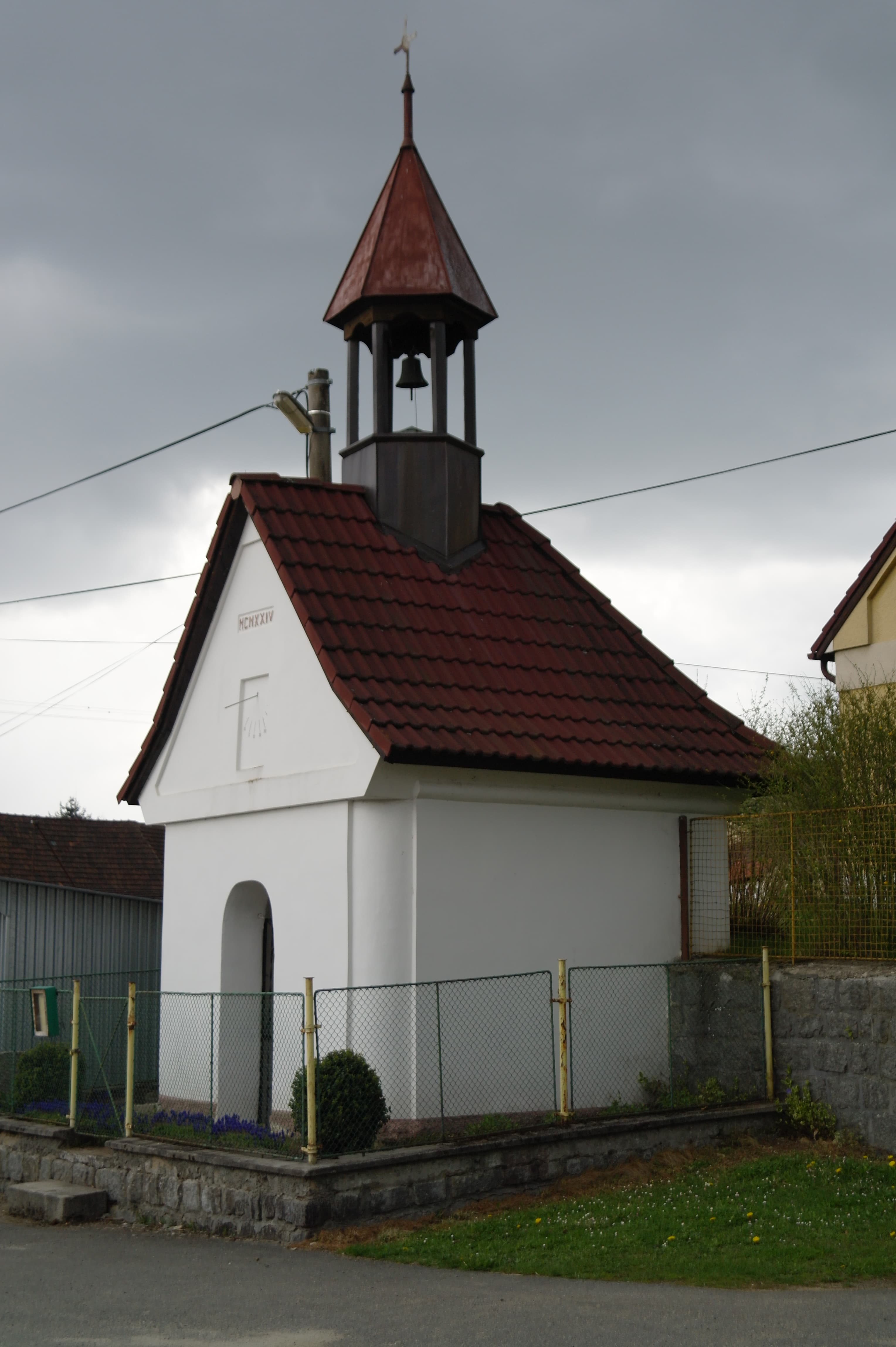 Kaplička v Chlumech