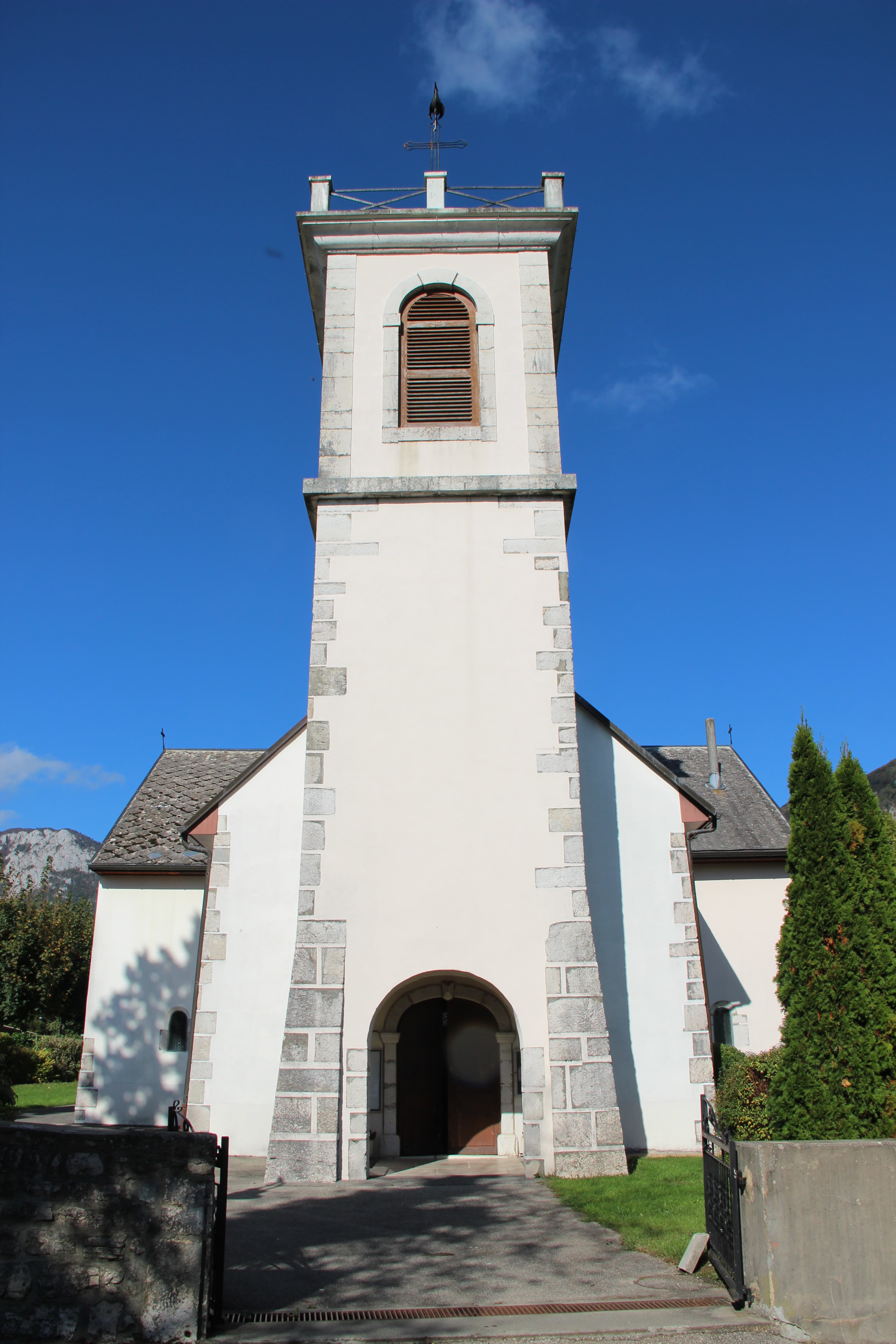 Église Saint-Amand de Léaz