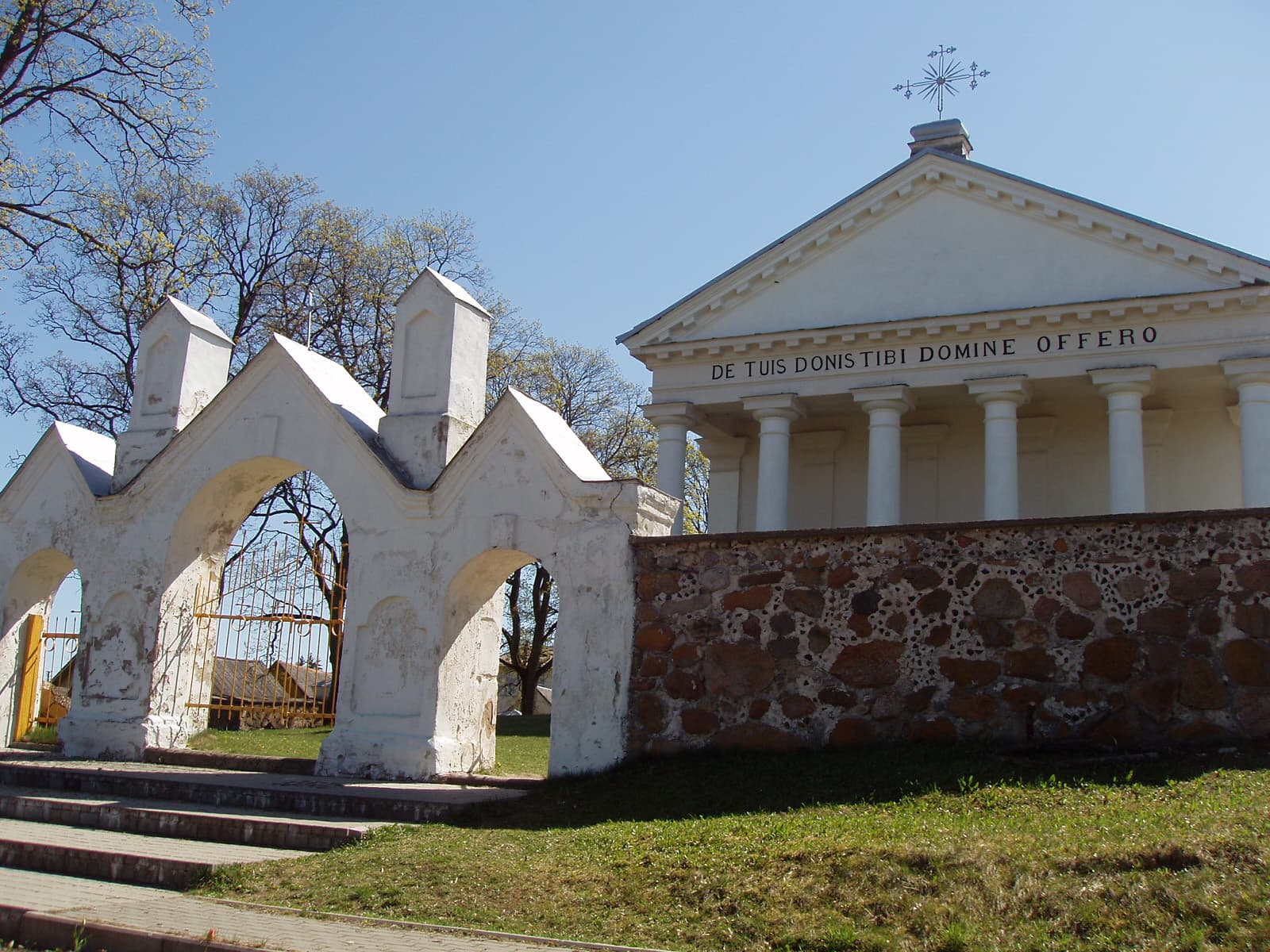 Church of St. Philip and St. Jacob, Onuškis