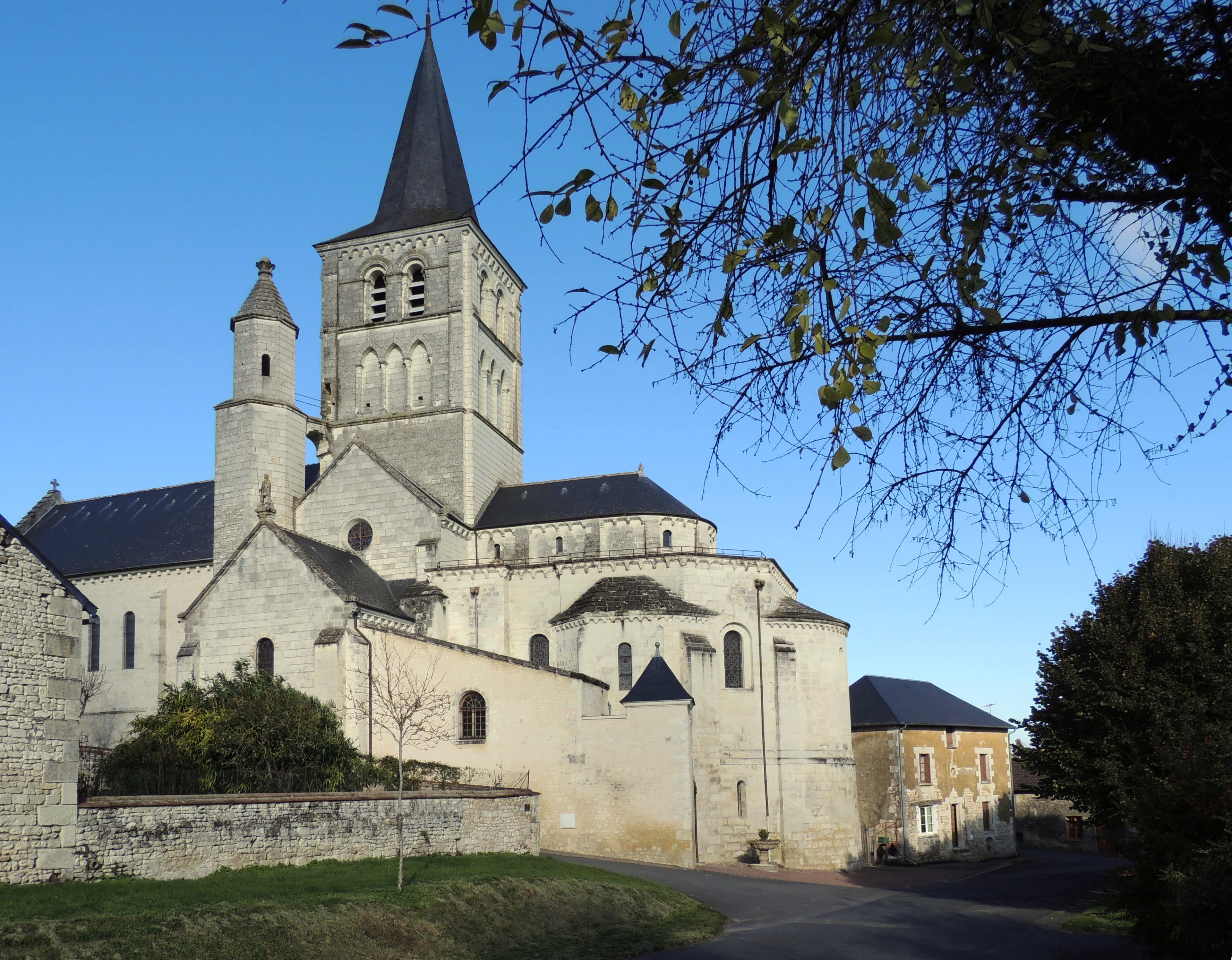 Collégiale Saint-Georges de Faye-la-Vineuse