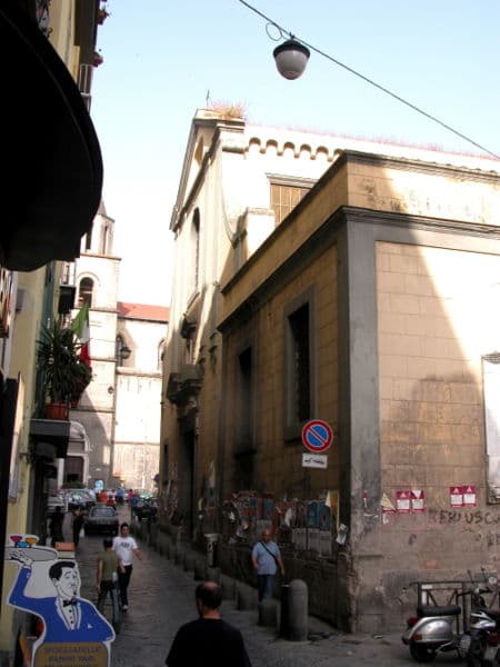 Croce di Lucca, Naples