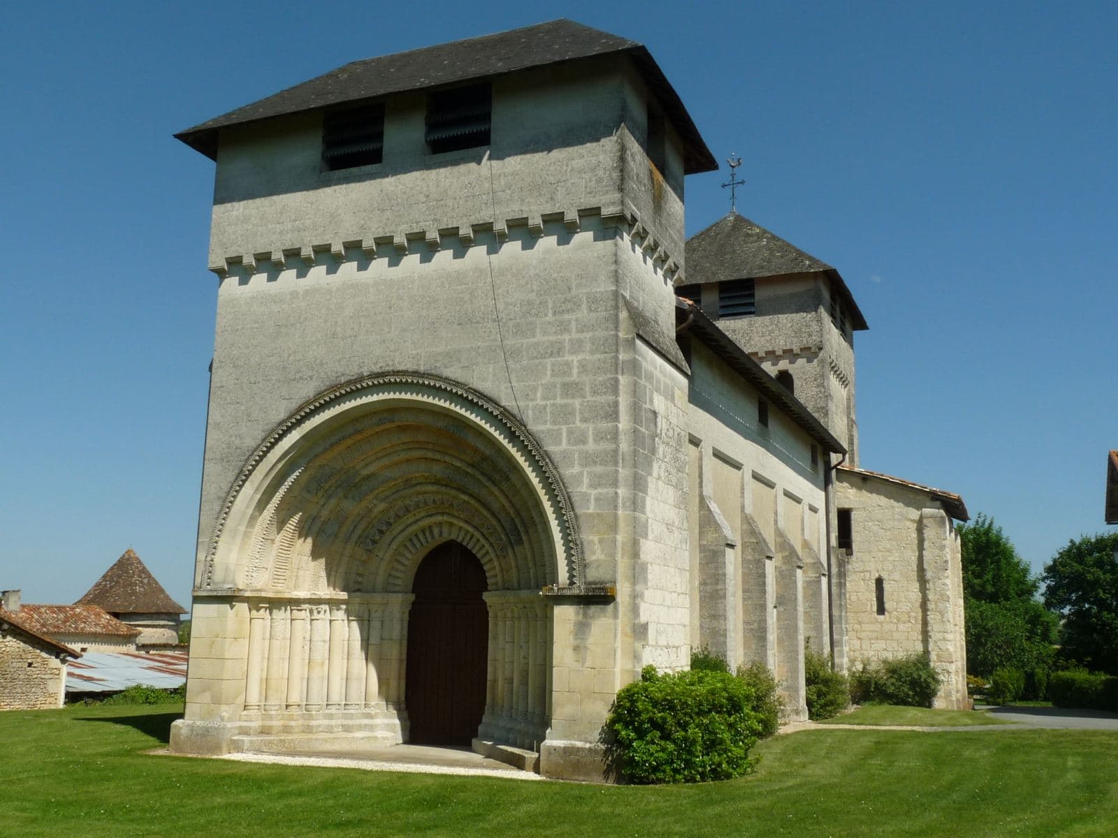 Église Saint-Pierre-ès-Liens de Cumond