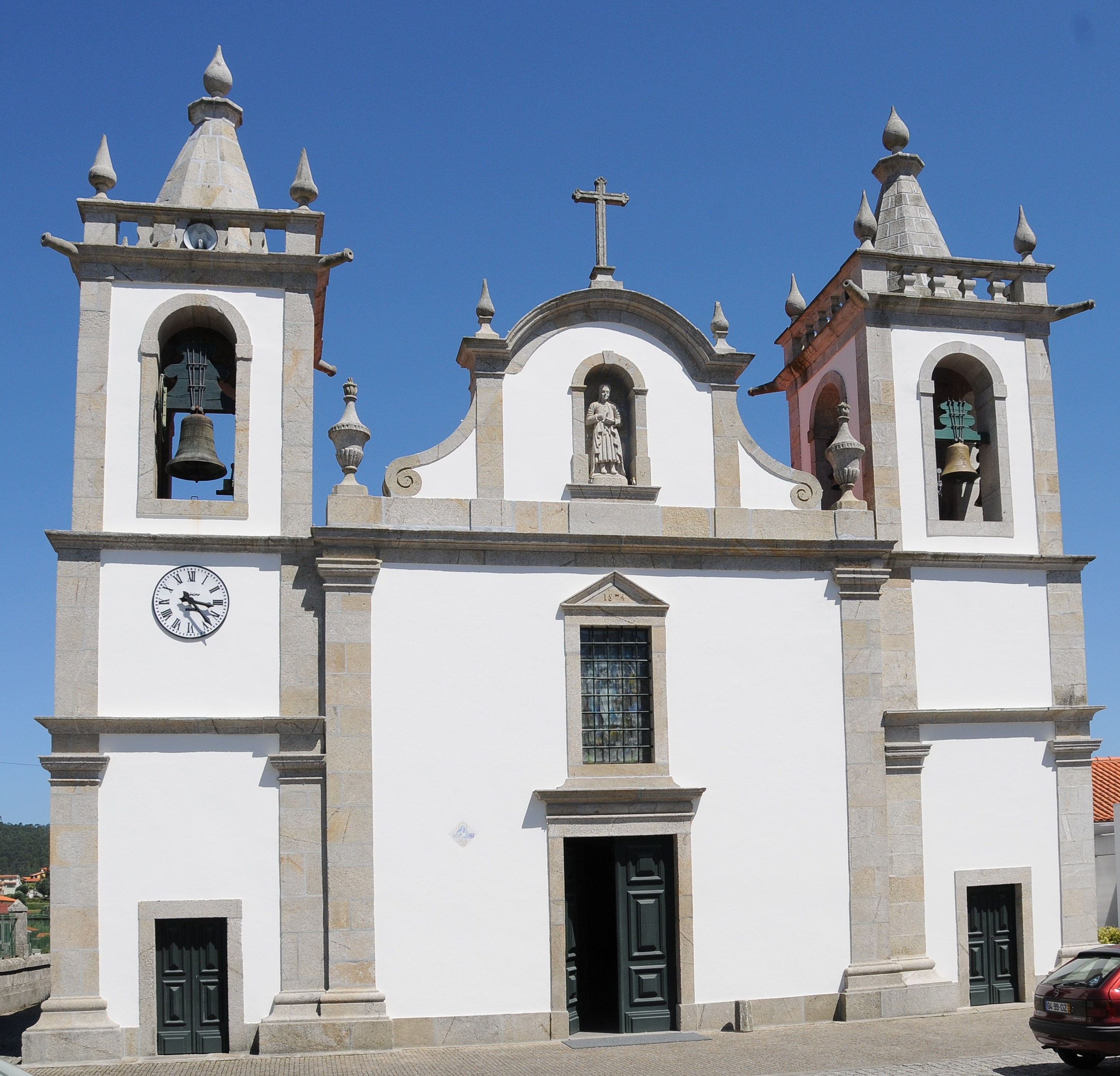 Igreja Paroquial de Curvos