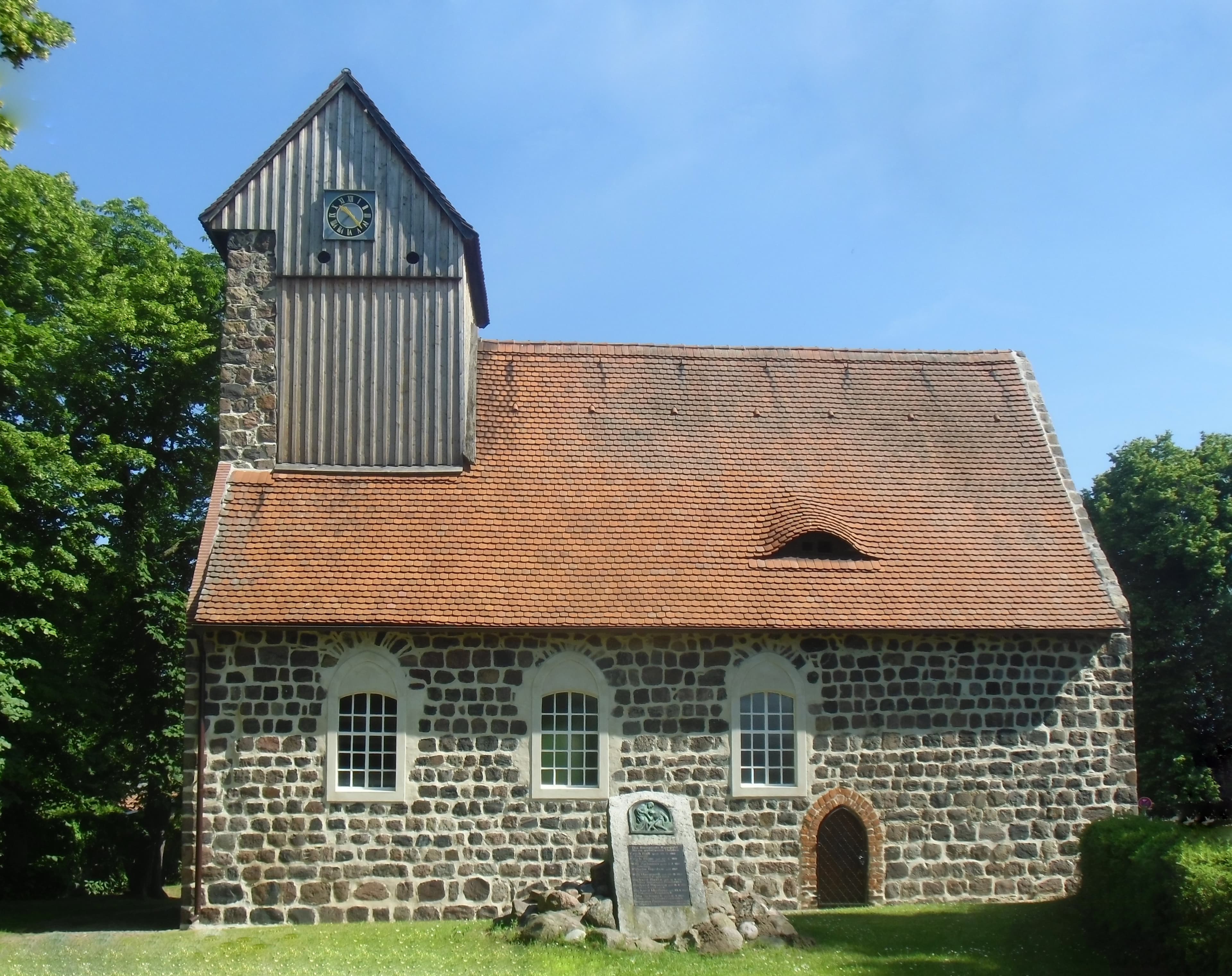 Village church Kampehl