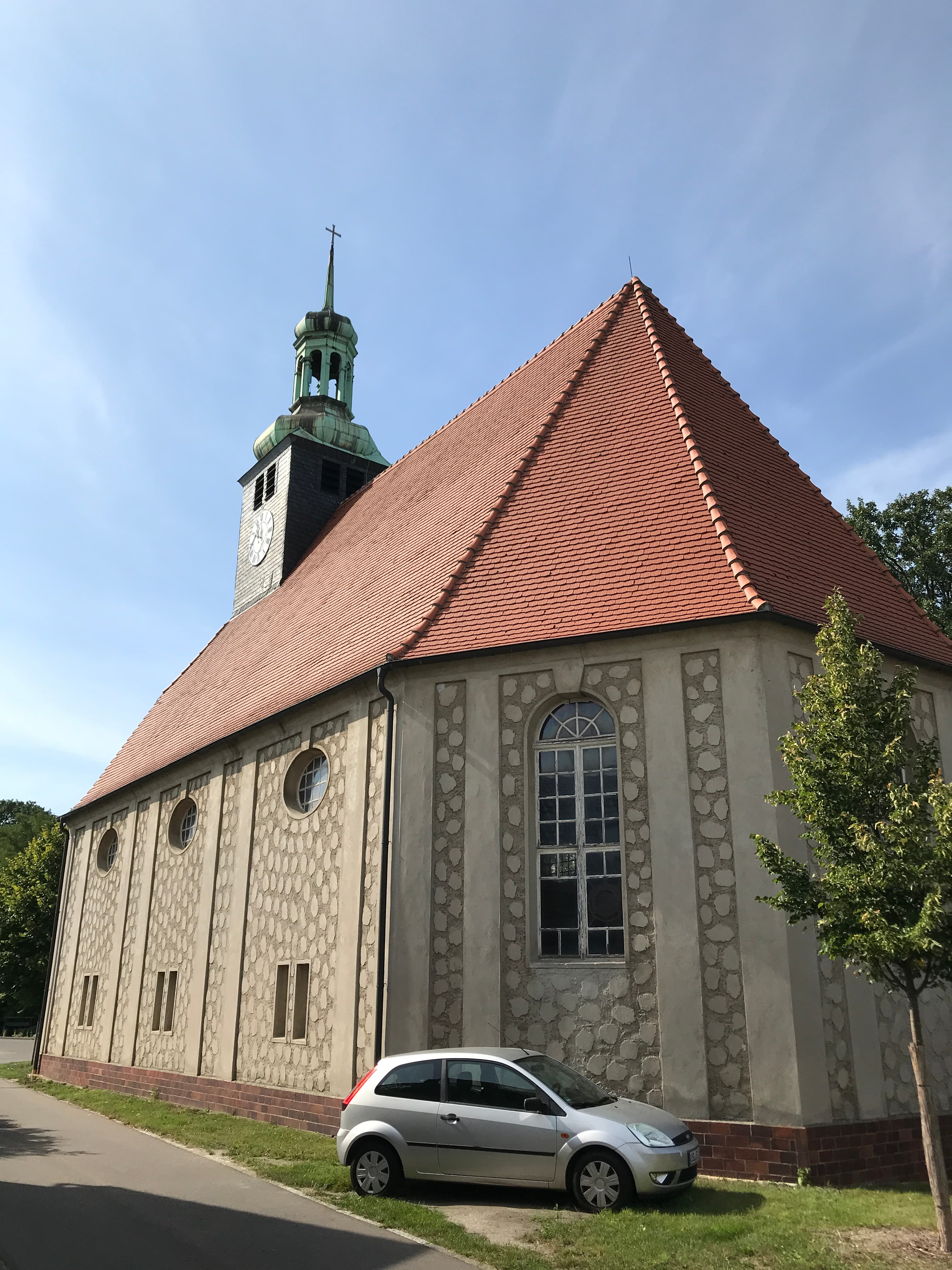 Kostebrau village church