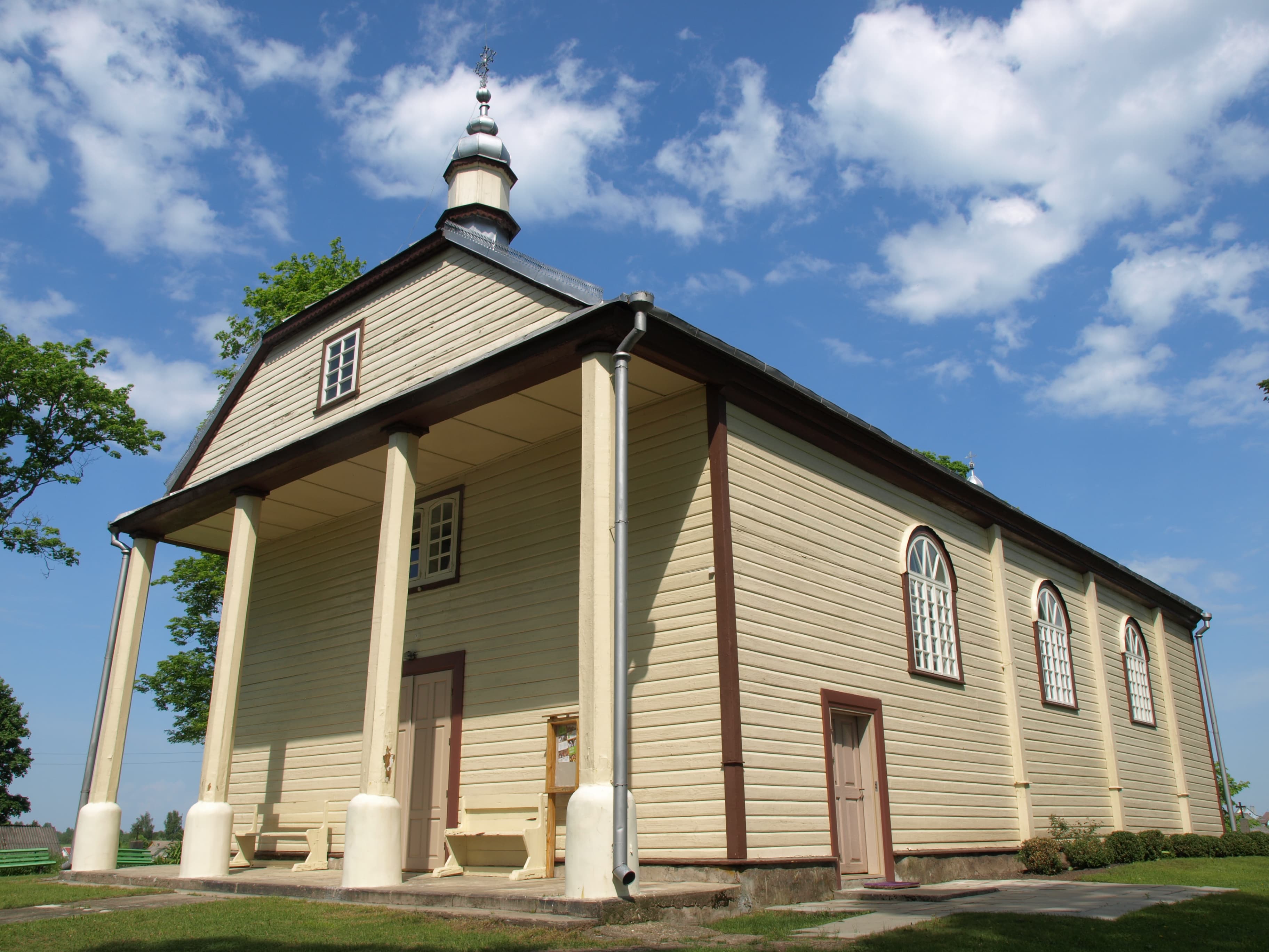 Church of St. Simon and St. Jude Thaddeus the Apostles, Dusmenys