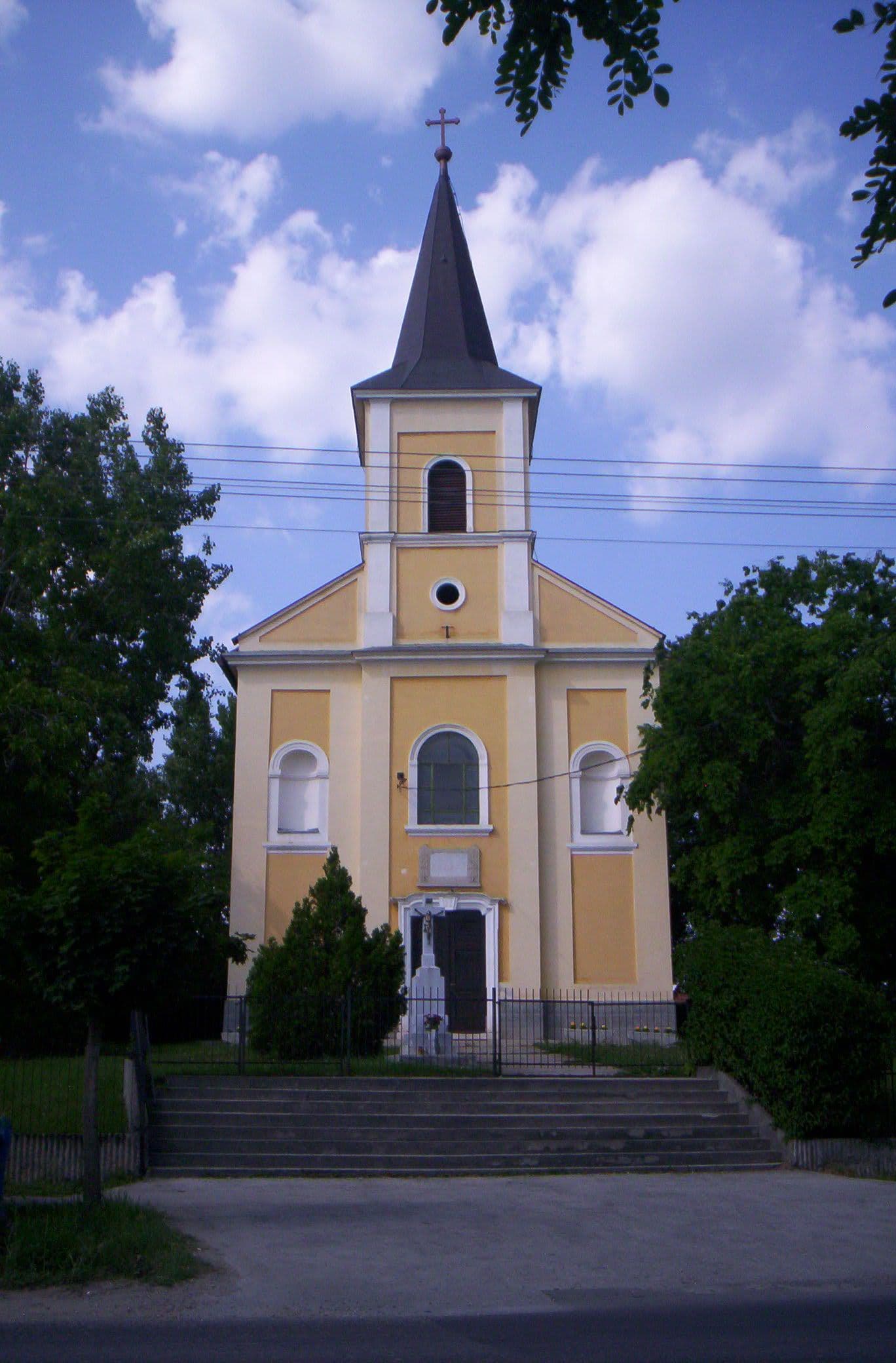 Roman Catholic church, Ecser