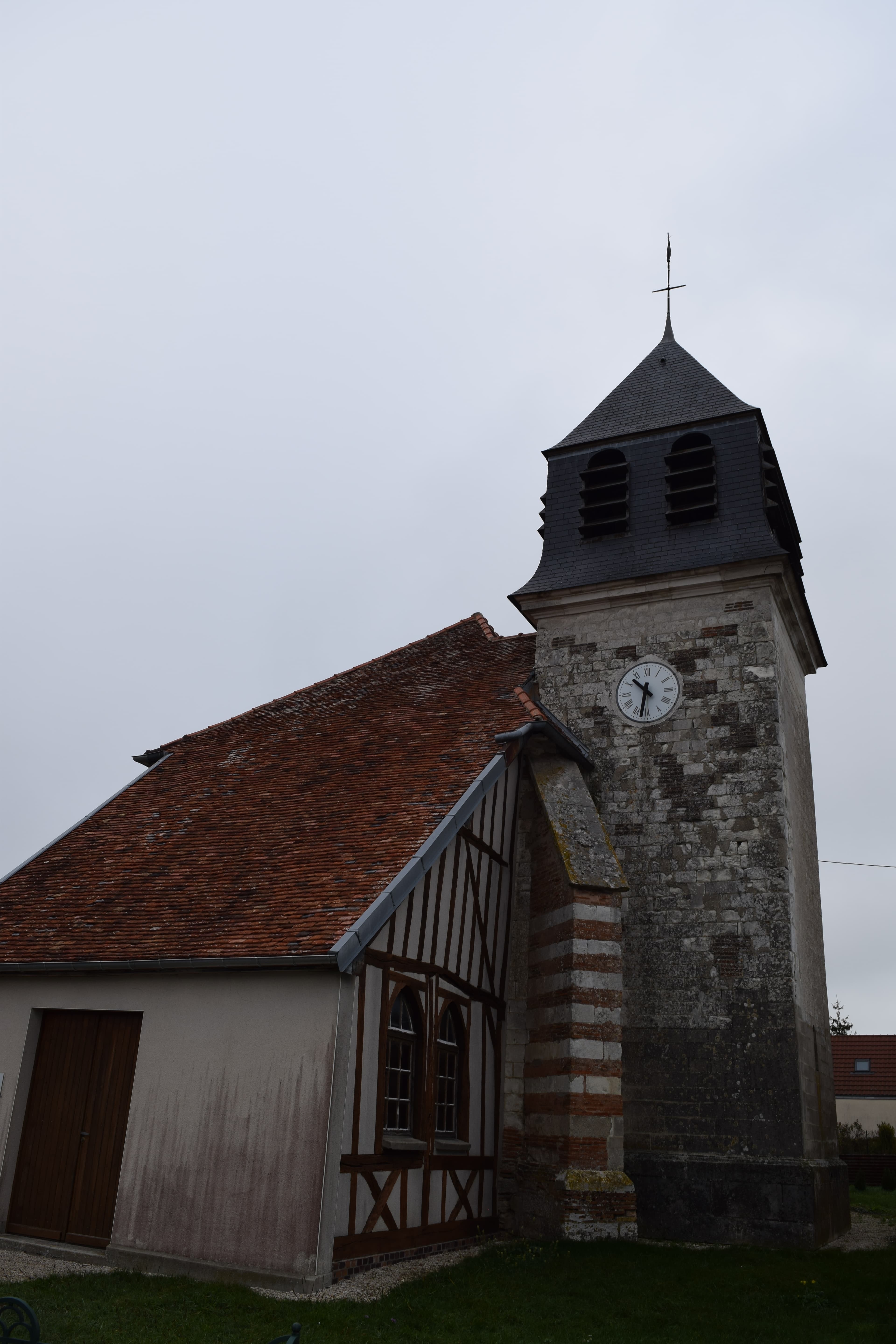 église de l'Exaltation-de-la-Sainte-Croix de Mesnil-Sellières
