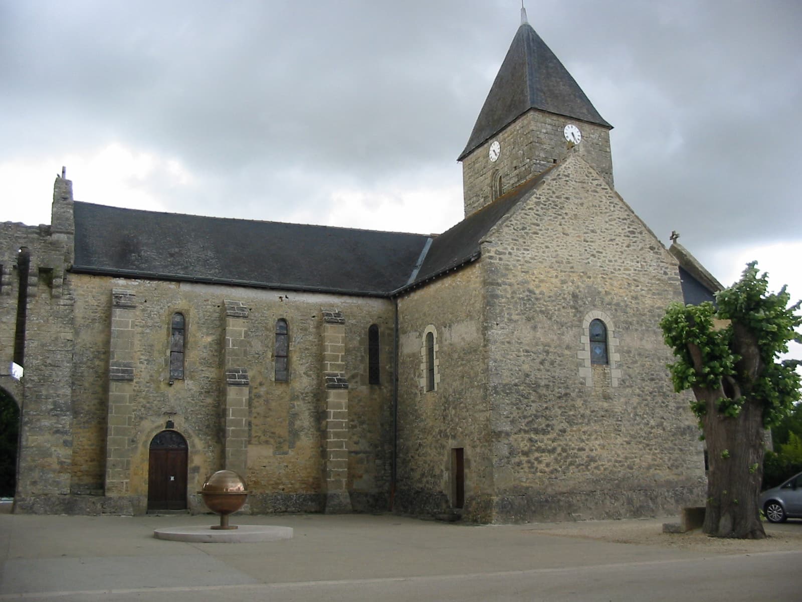 Église Saint Denis d'Aubigné-sur-Layon