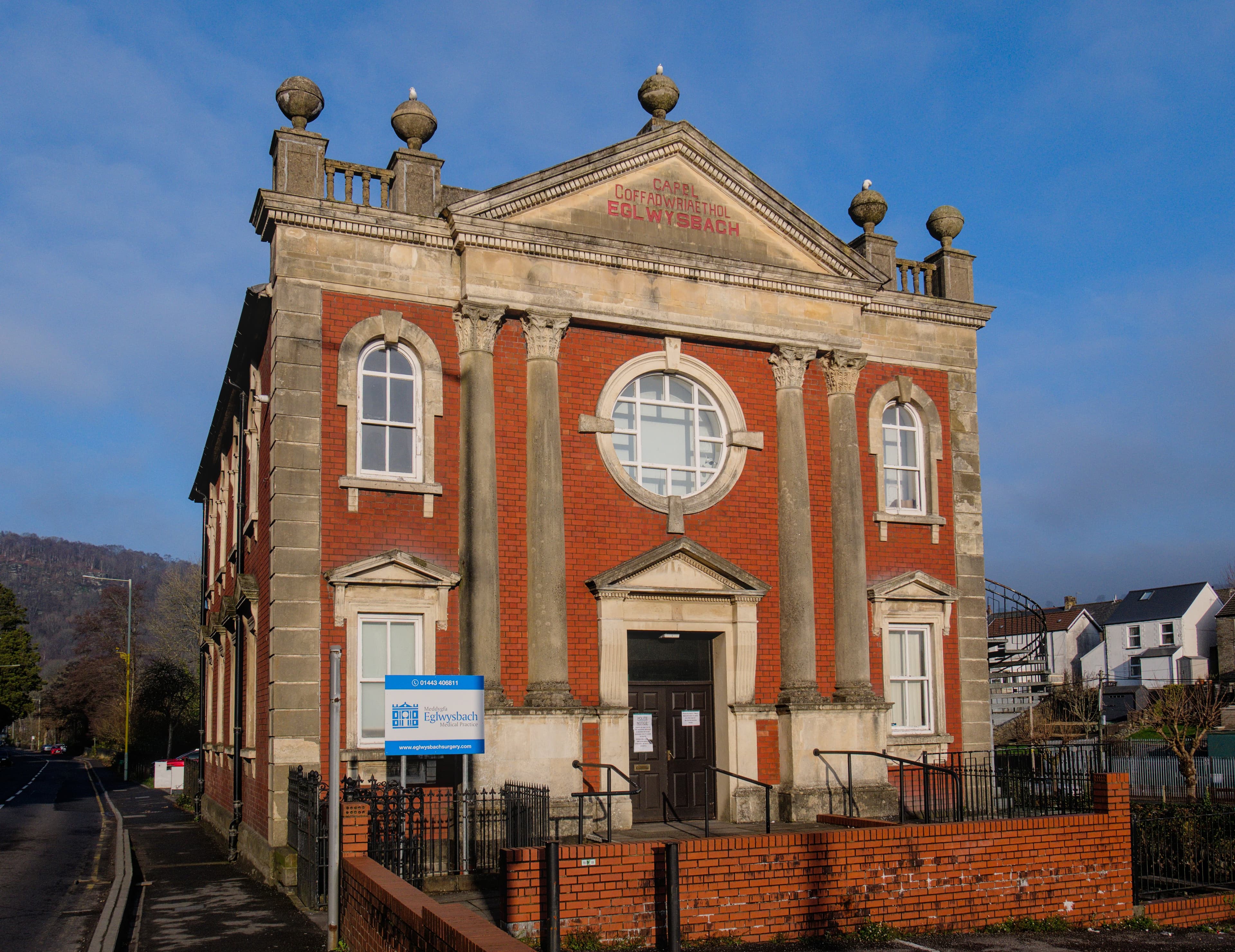 Capel Coffadwriaethol Eglwys Bach