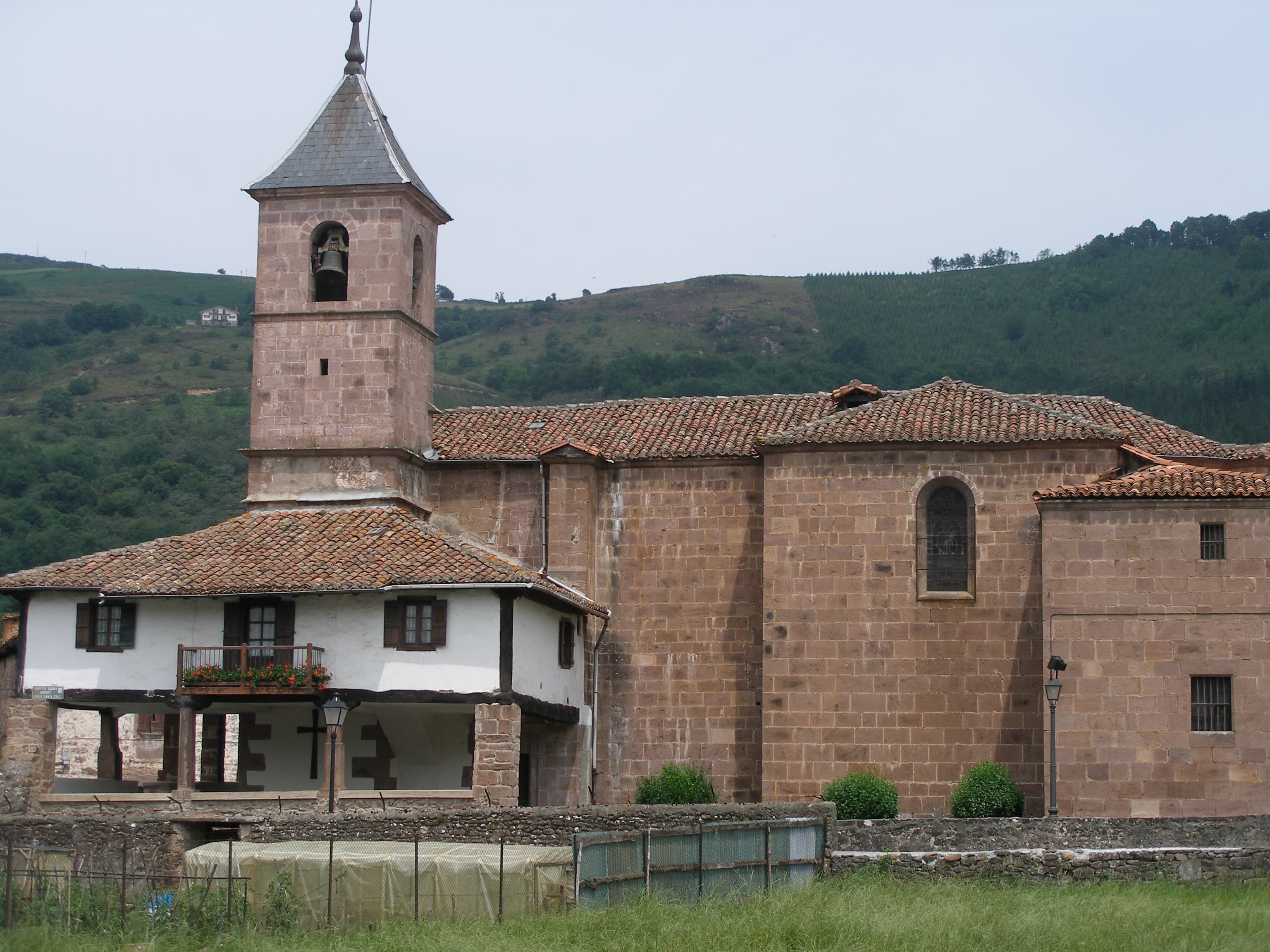Church of Santa Cruz, Elbete
