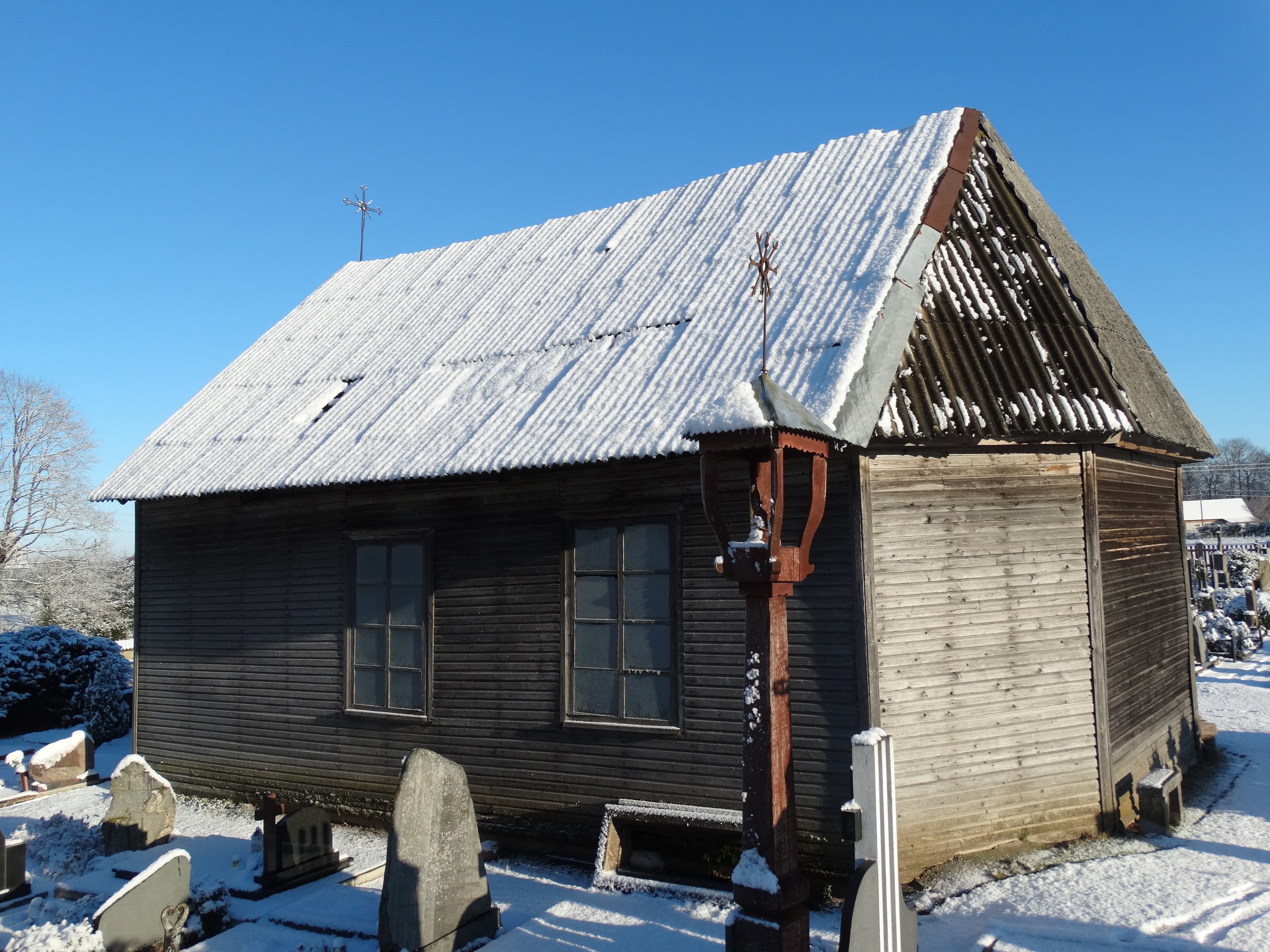 Eržvilkas cemetery chapel