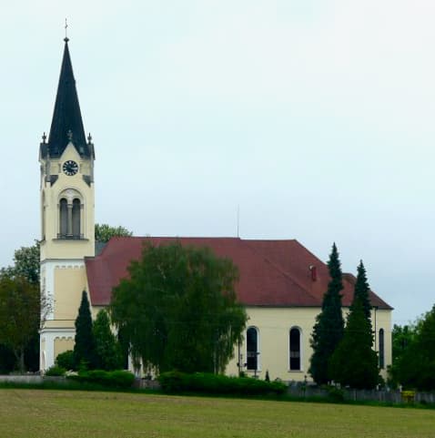 Evangelische Kirche im Feld