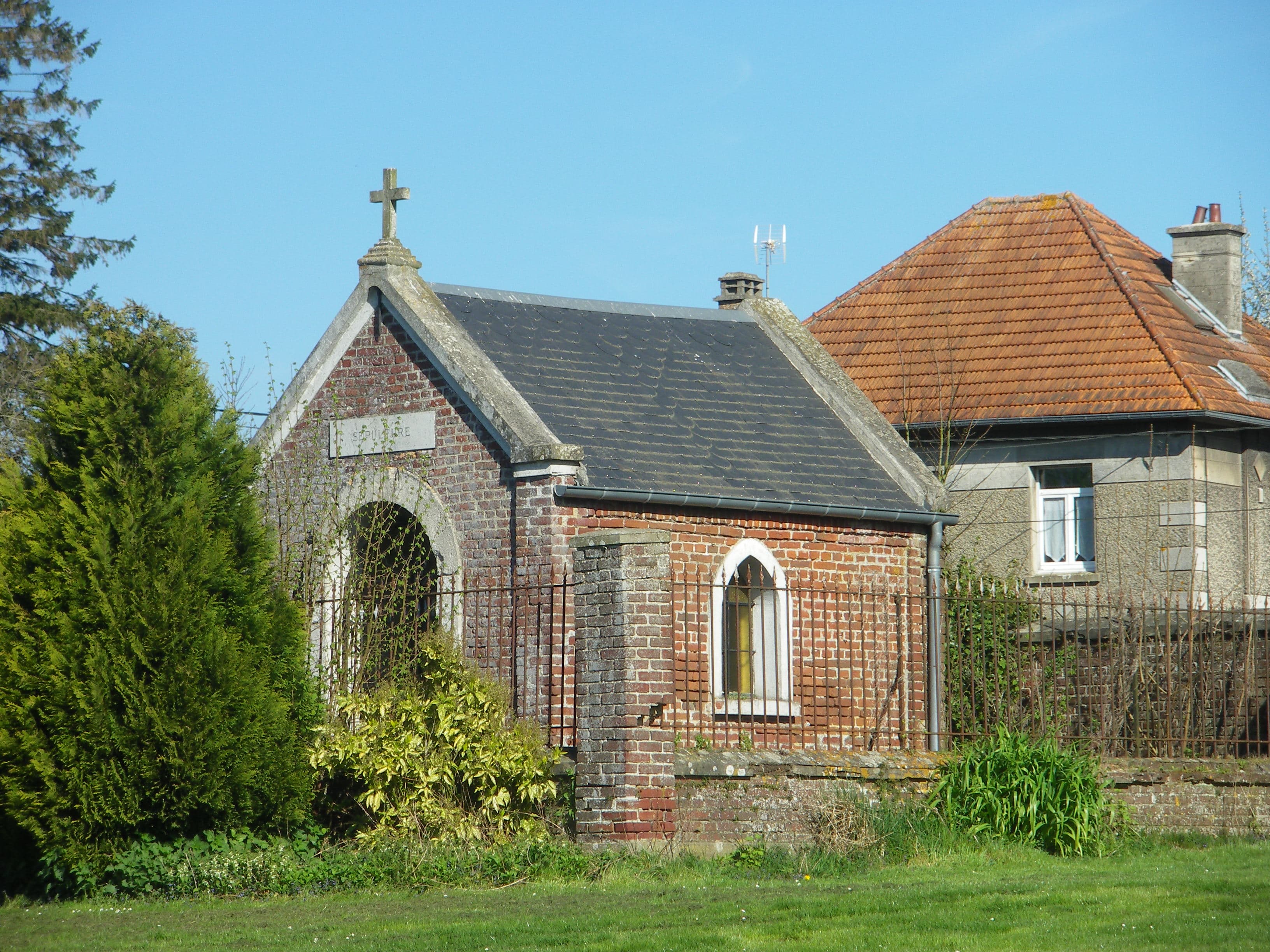 chapelle funéraire de Frémicourt