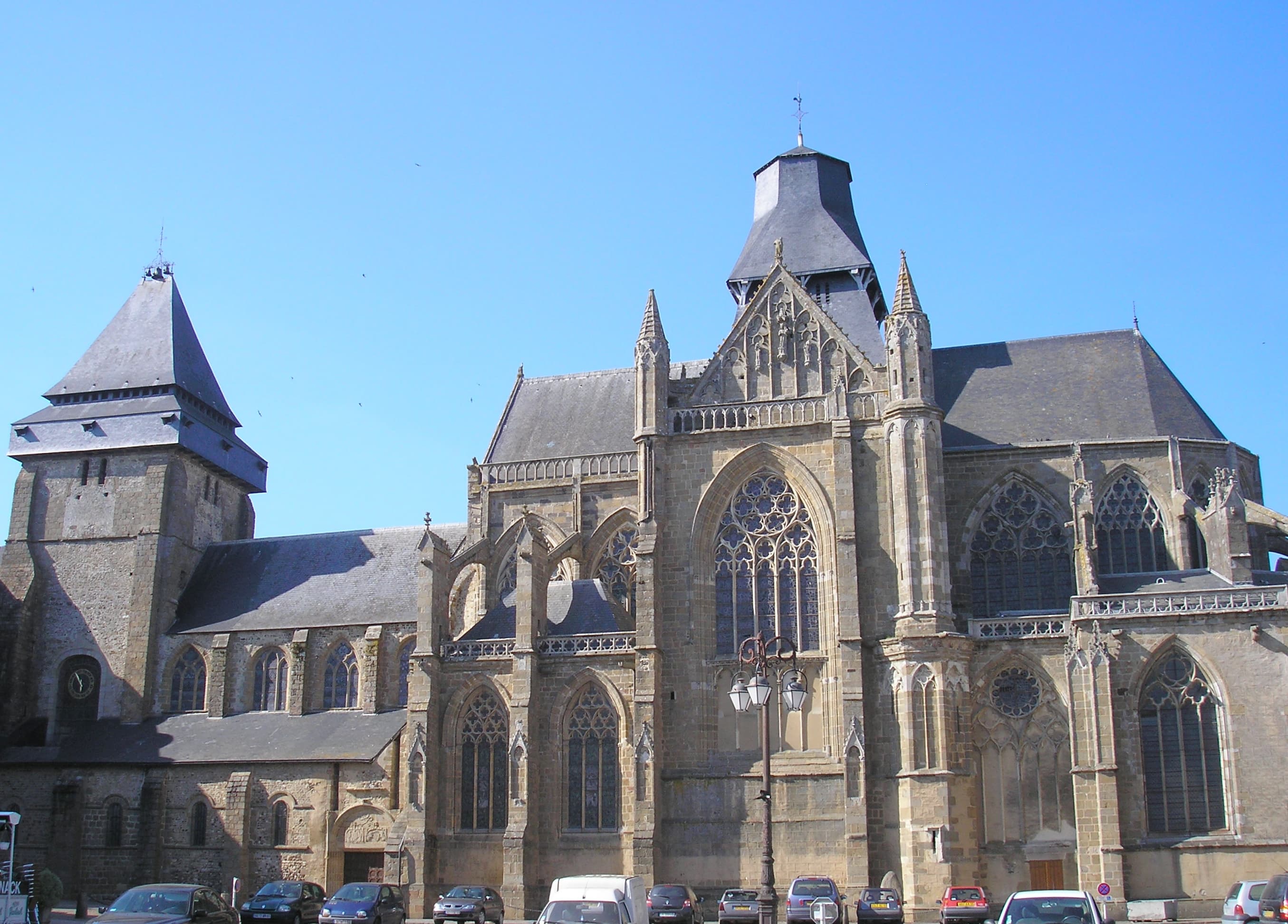 Basilique Notre-Dame de l'Épine d'Évron