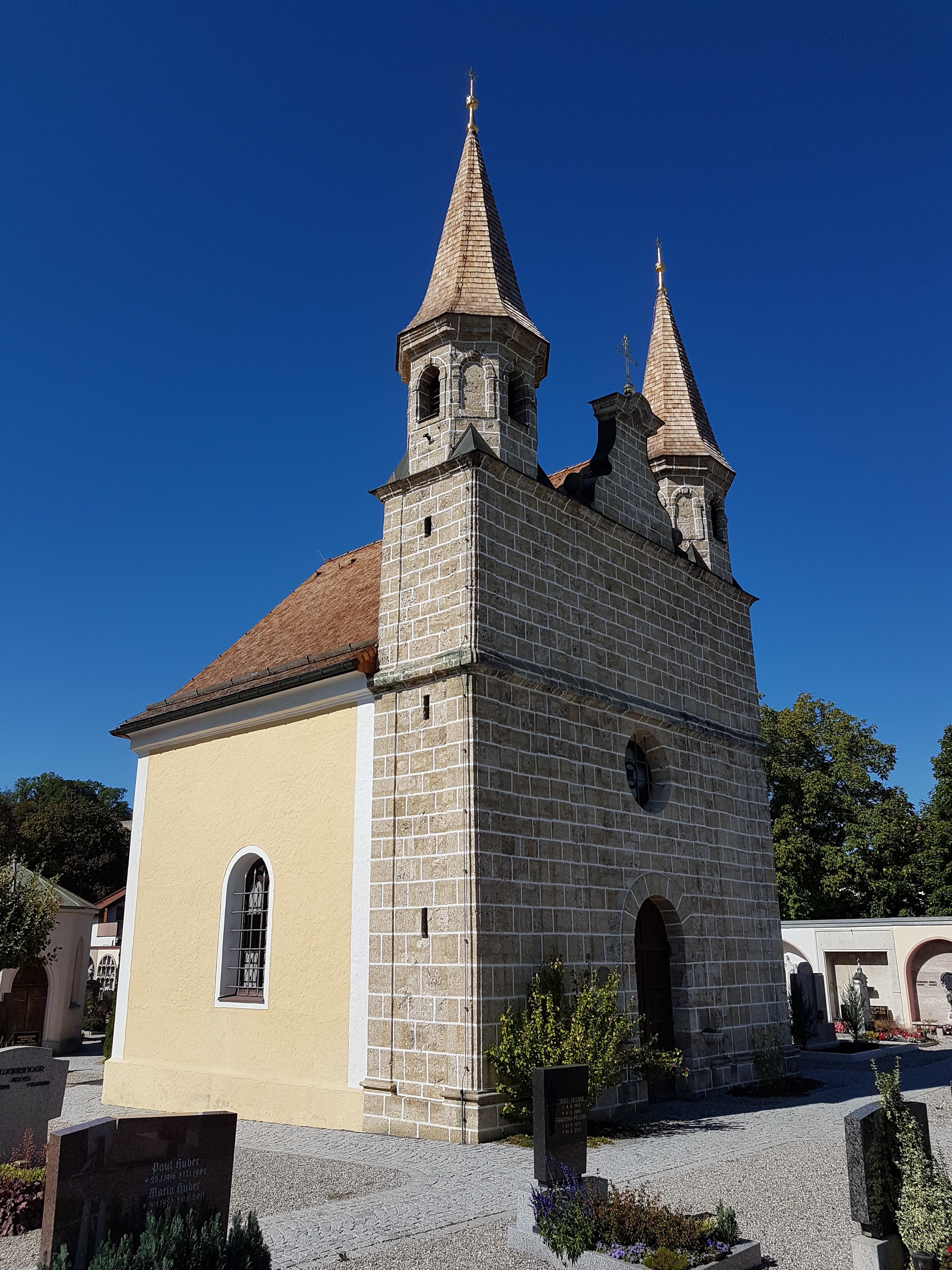Tittmoning cemetery chapel