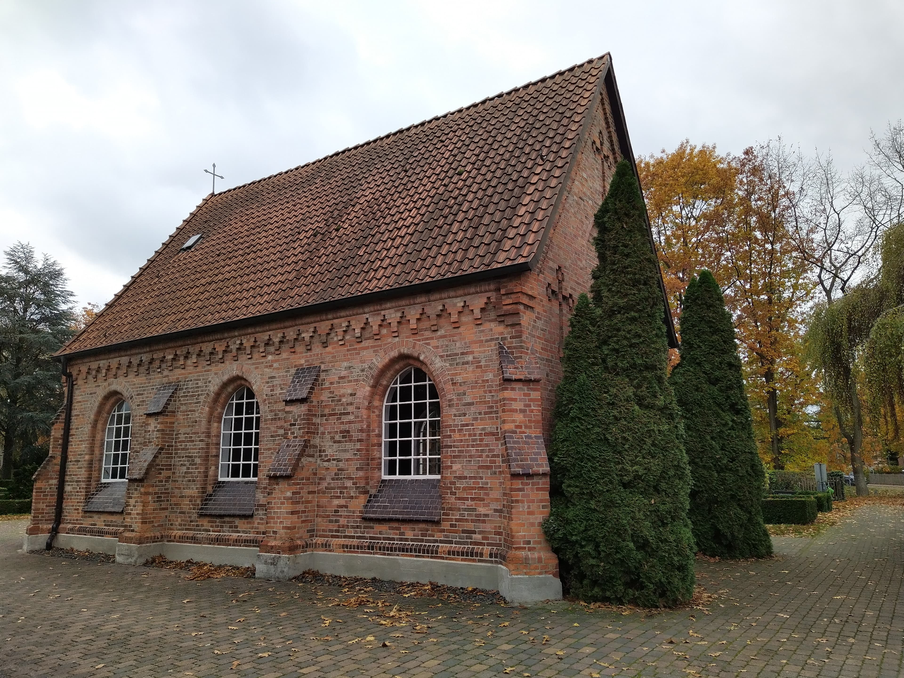 Großburgwedel cemetery chapel