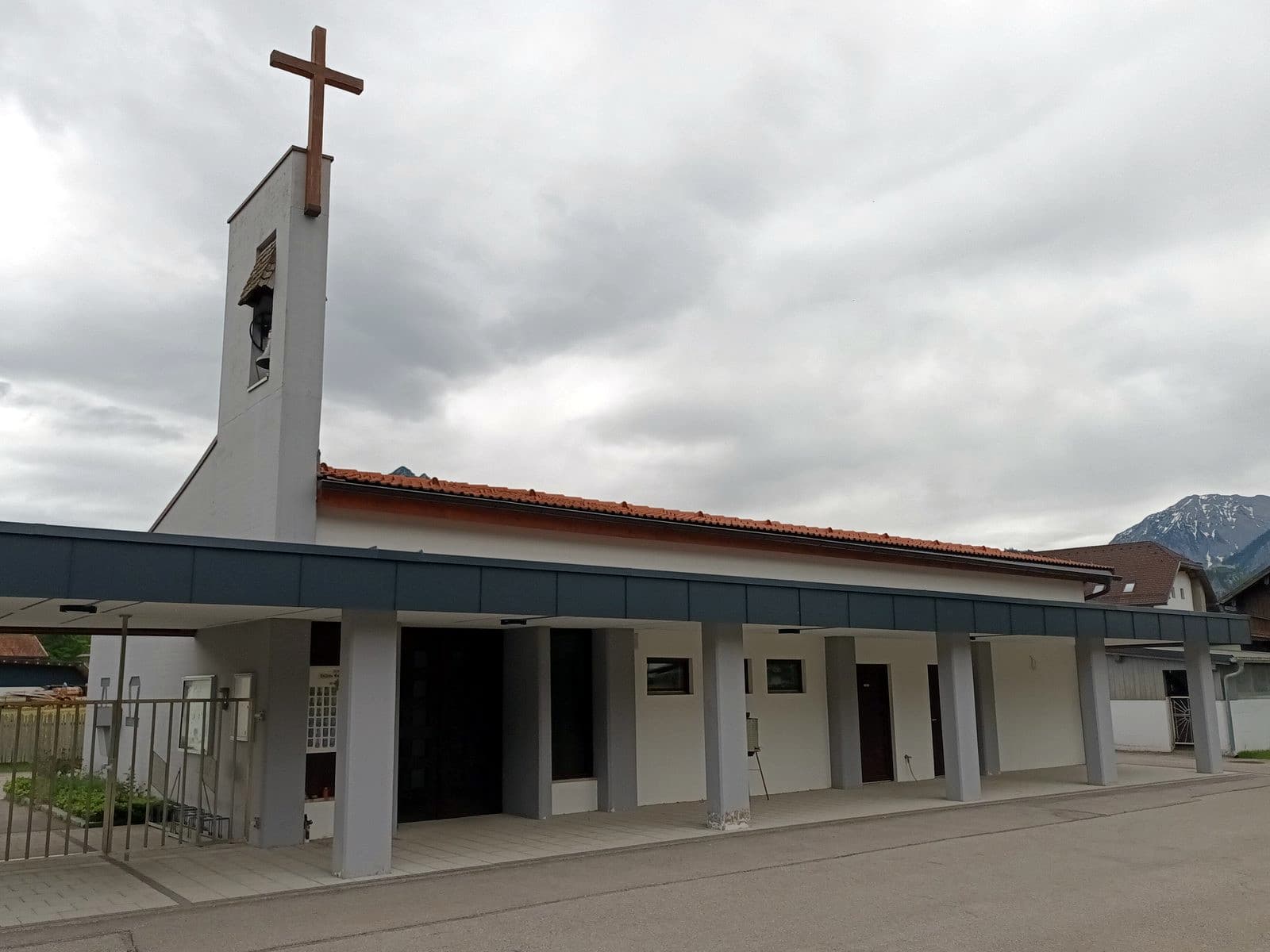 Lechaschau cemetery chapel
