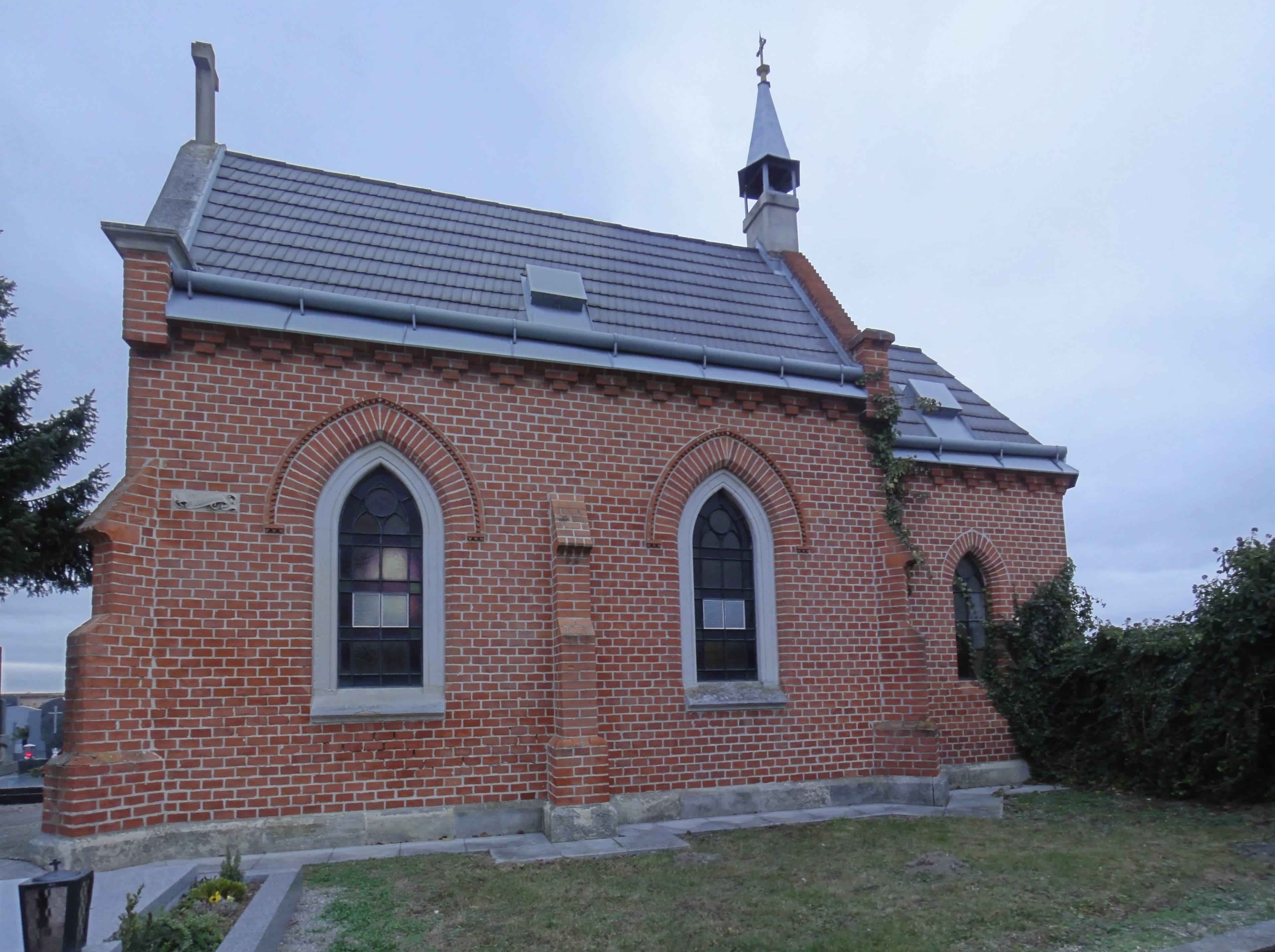 Cemetery chapel in Neuaigen