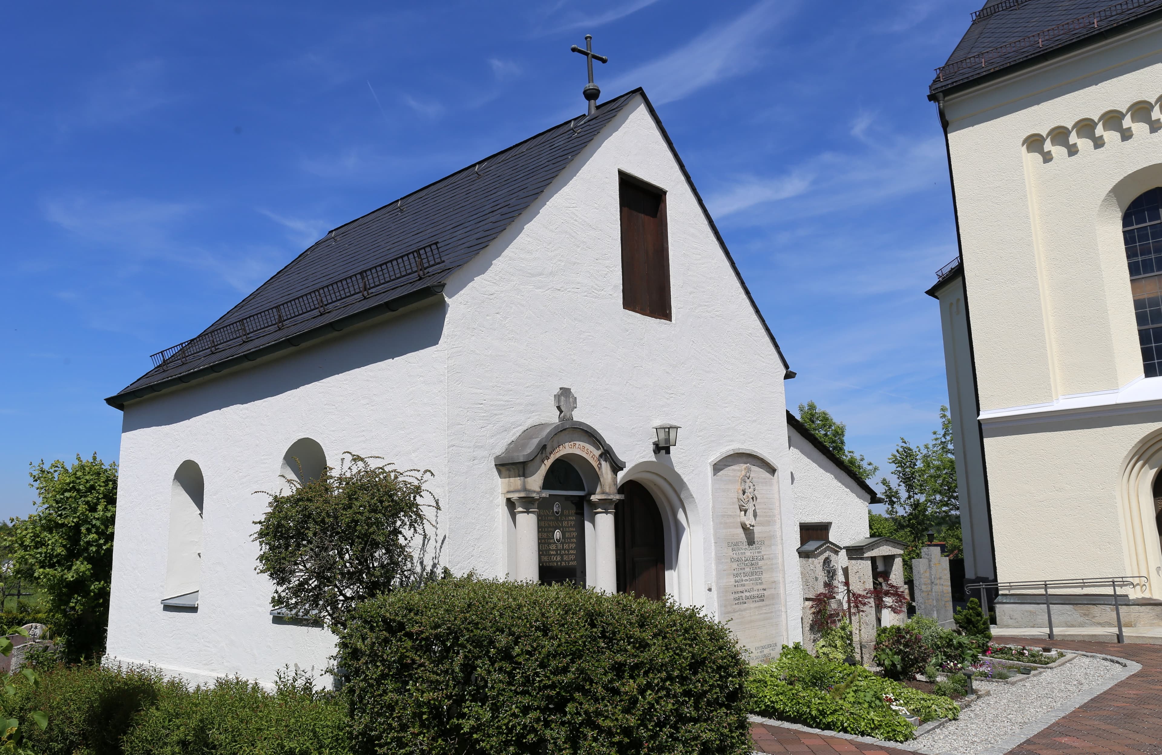 Riedering cemetery chapel