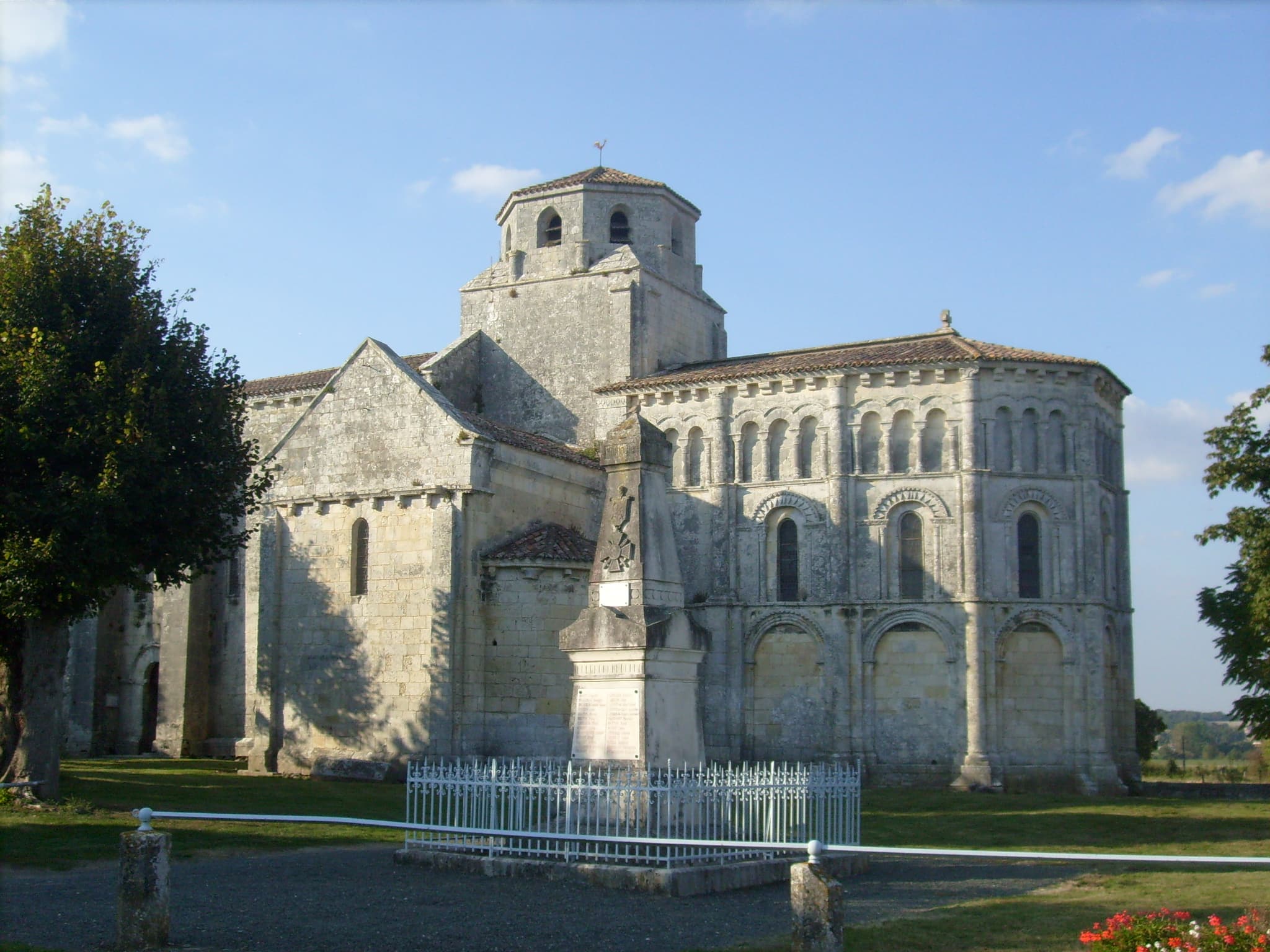Église Saint-Vivien de Geay